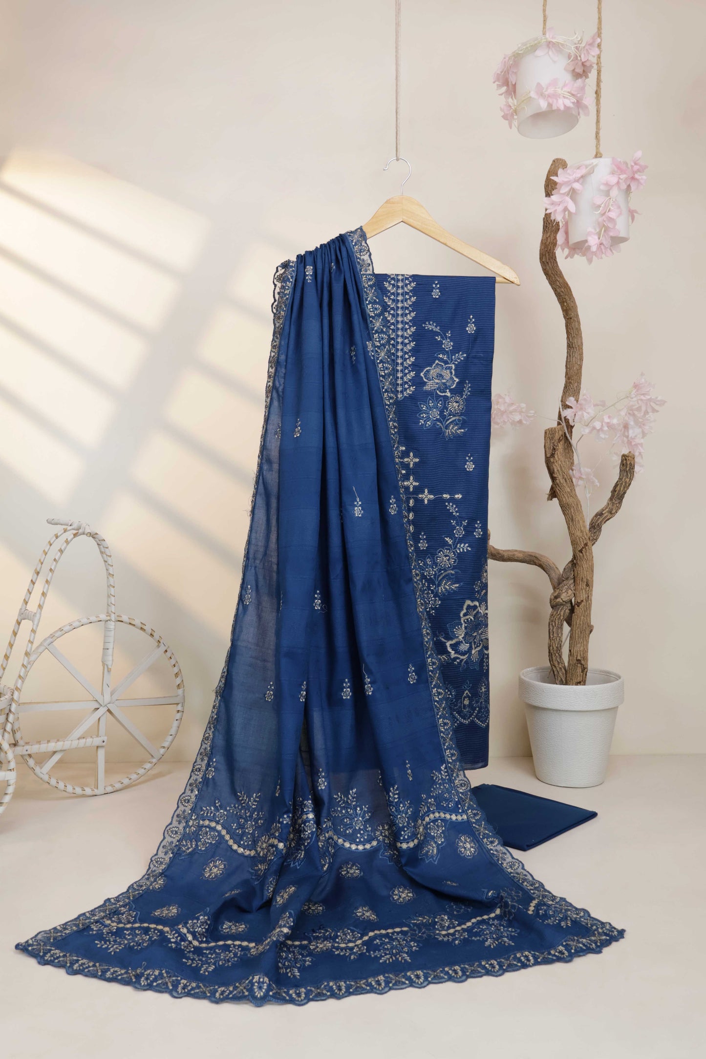 3Piece-Lawn Embroidered Suit V501E