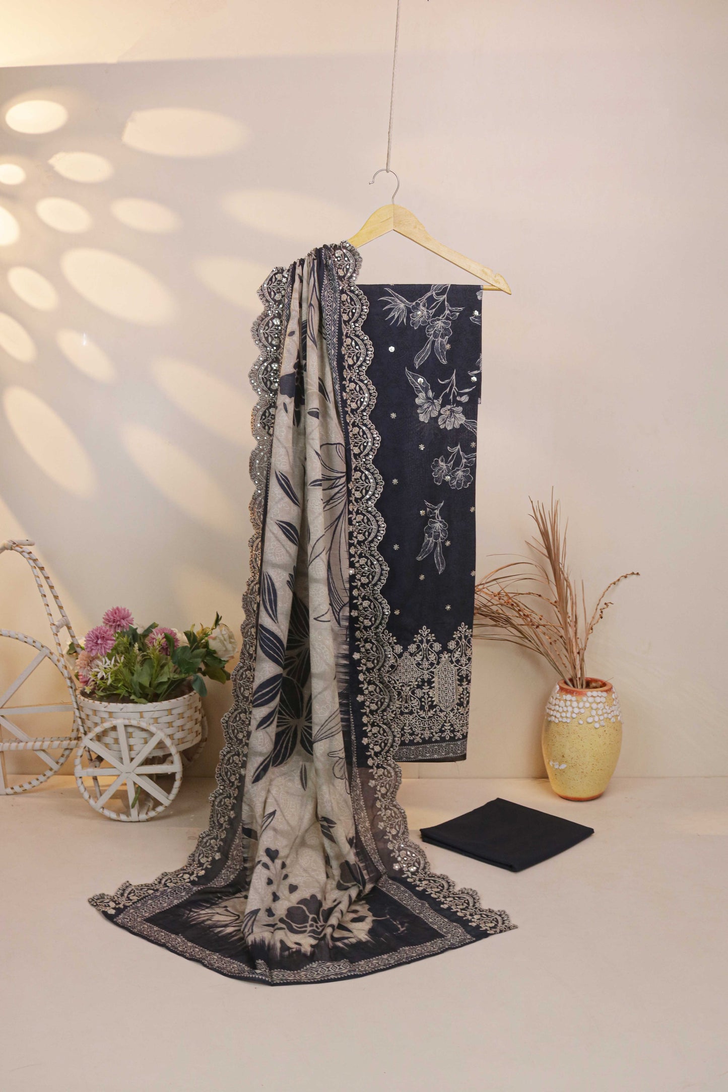 Luxury Lawn Embroidered Suit H25SLEBS20