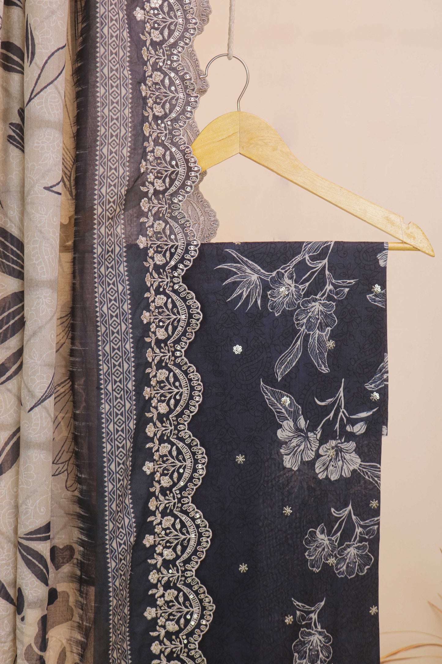 Luxury Lawn Embroidered Suit H25SLEBS20