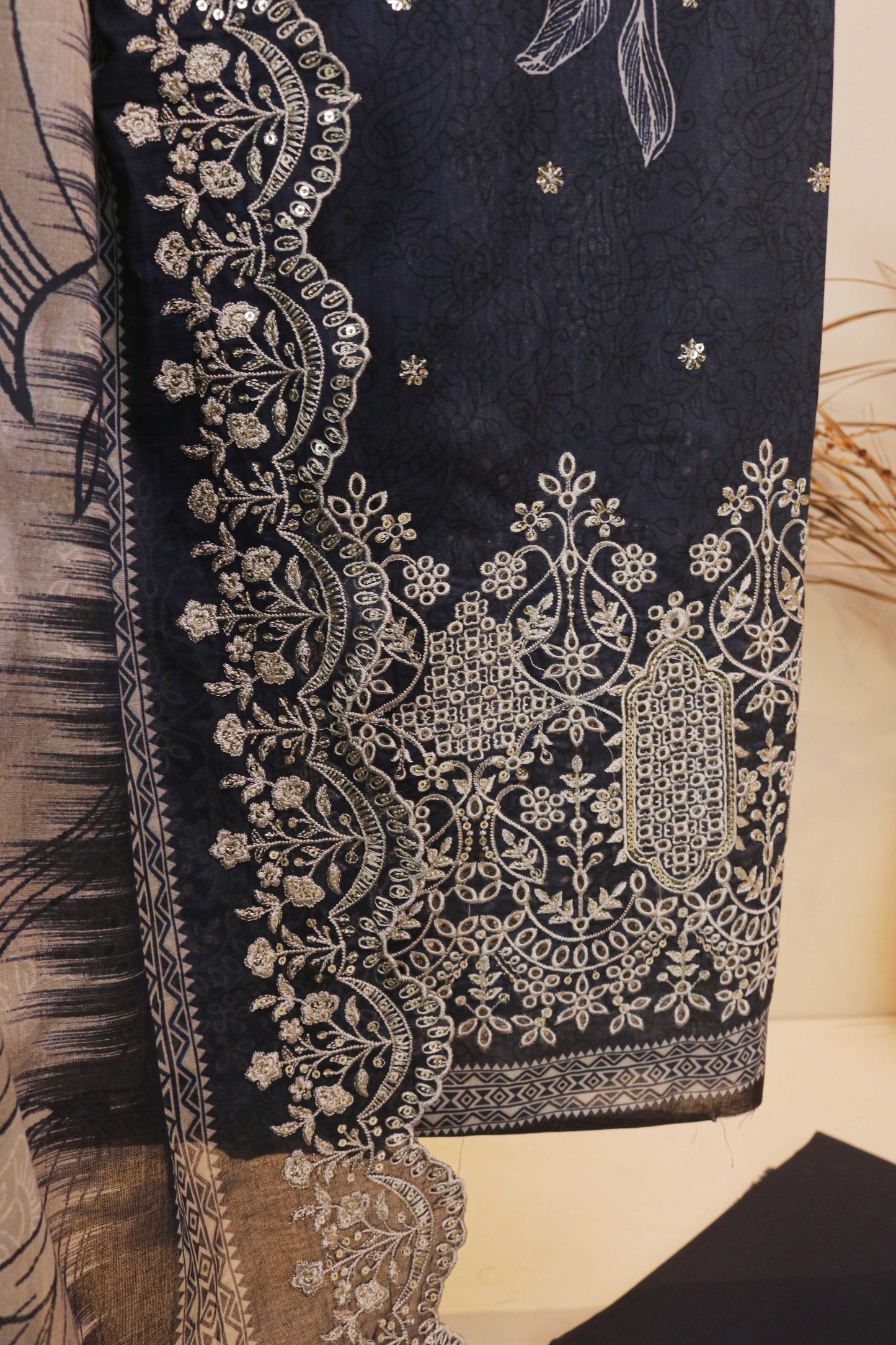 Luxury Lawn Embroidered Suit H25SLEBS20