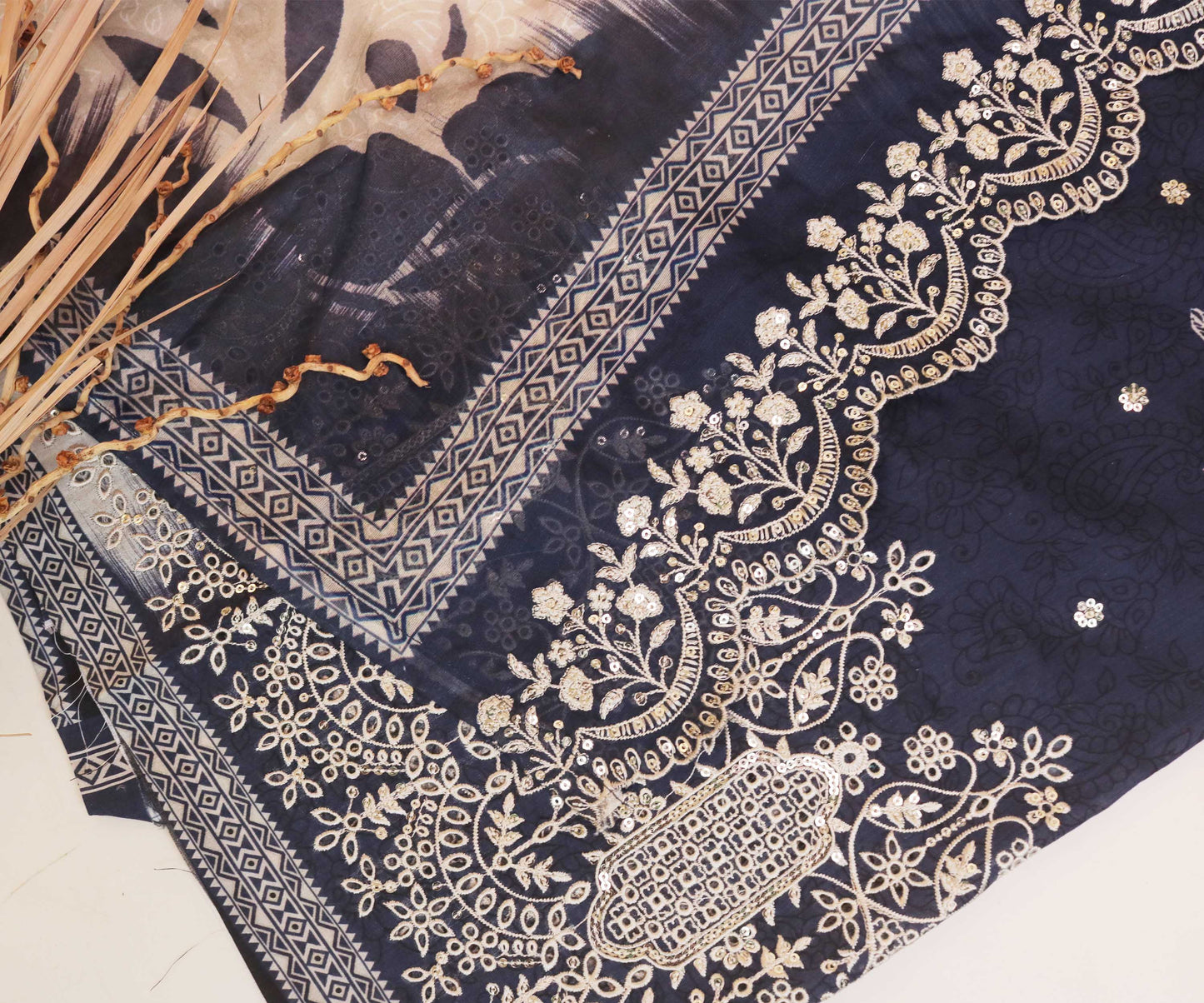 Luxury Lawn Embroidered Suit H25SLEBS20