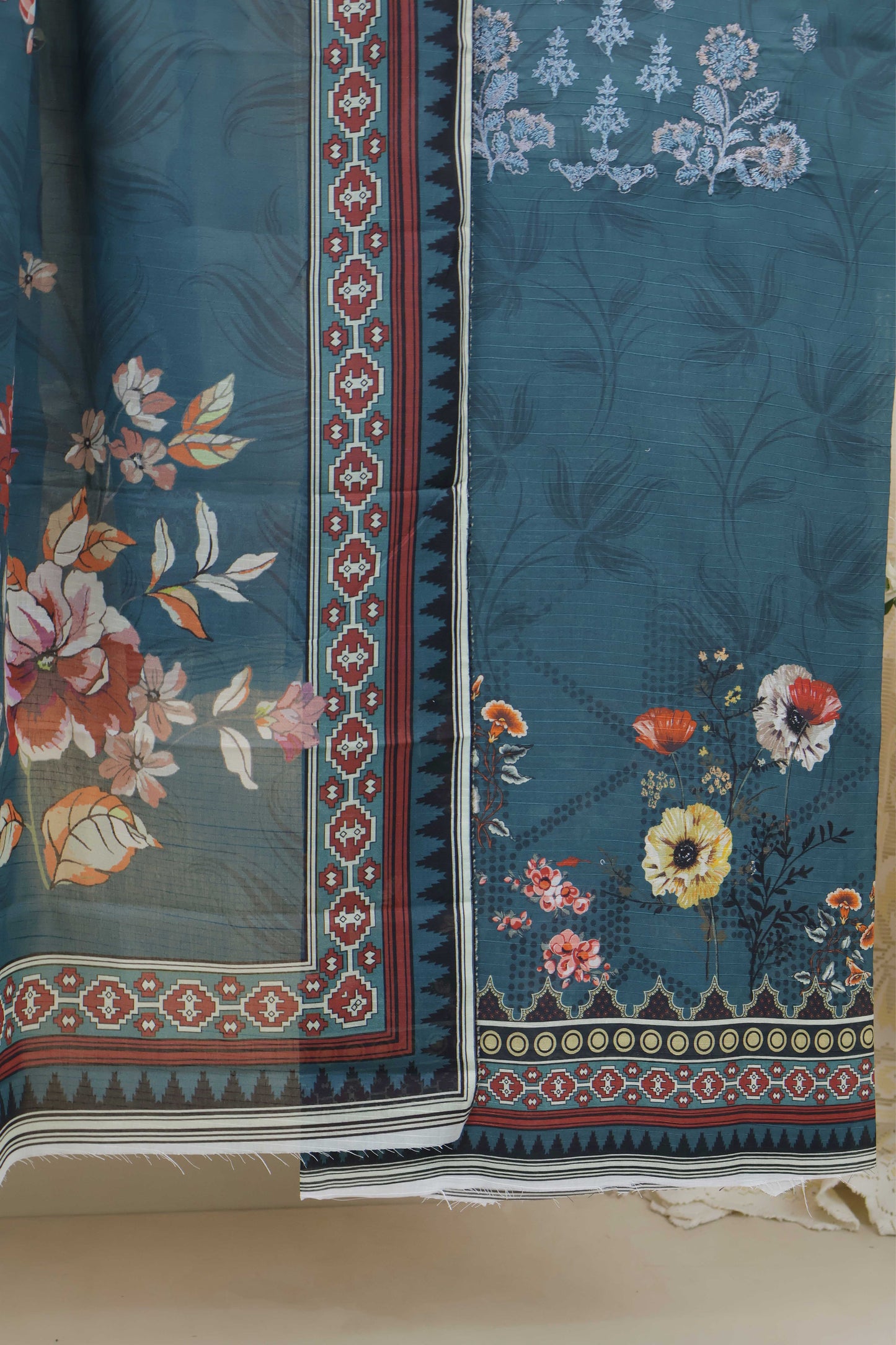 3Piece- Doria Lawn Embroidered Suit L3PHA05