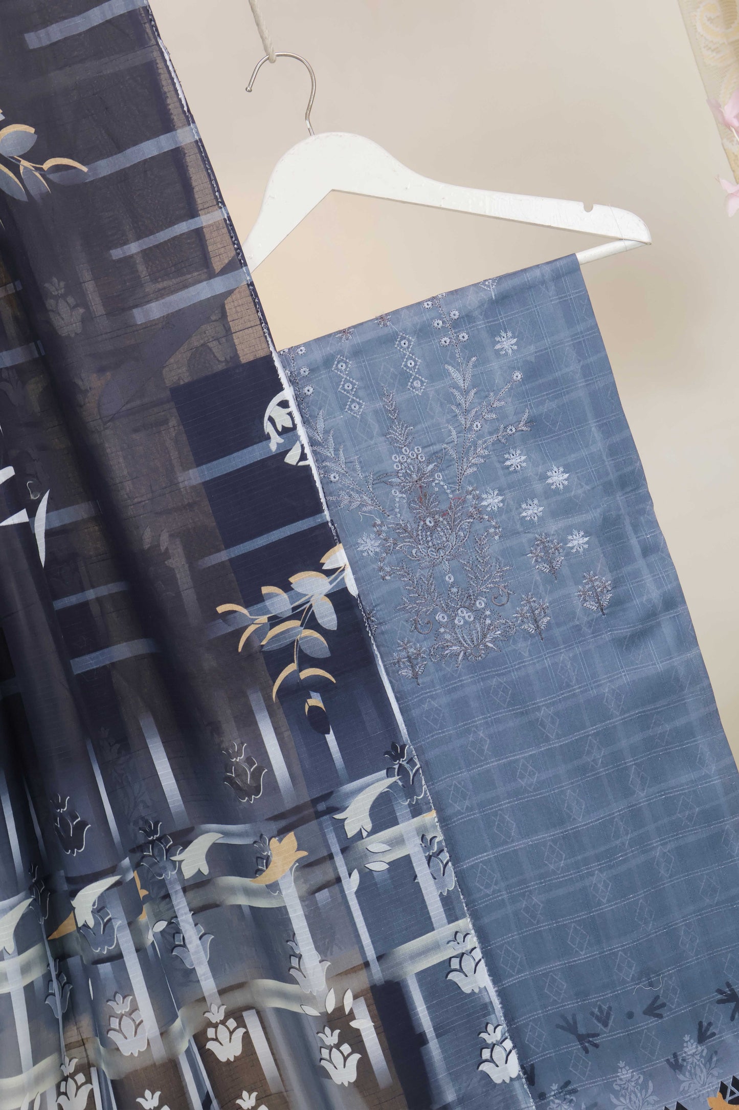 3Piece- Doria Lawn Embroidered Suit L3PHA02