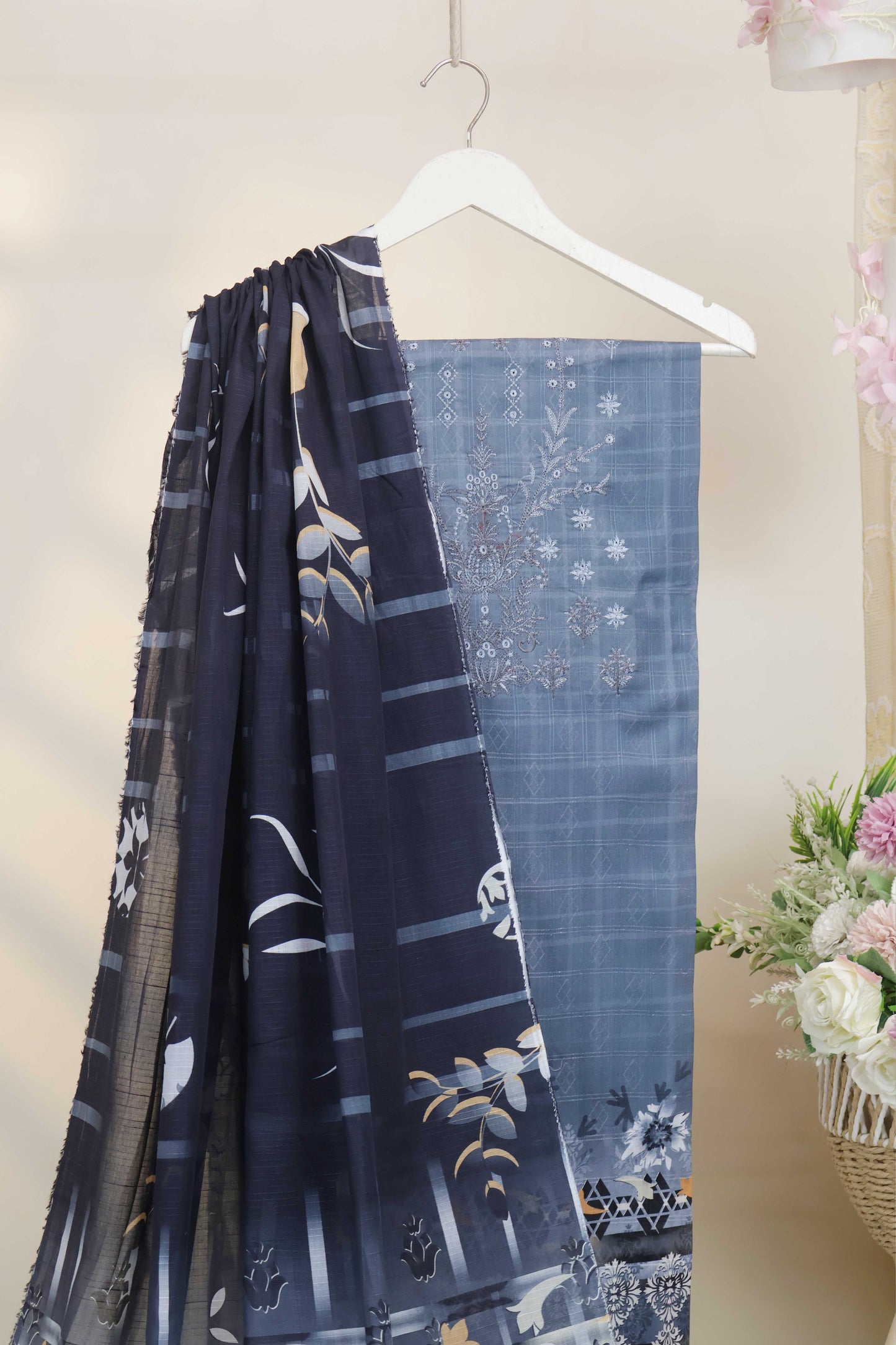 3Piece- Doria Lawn Embroidered Suit L3PHA02