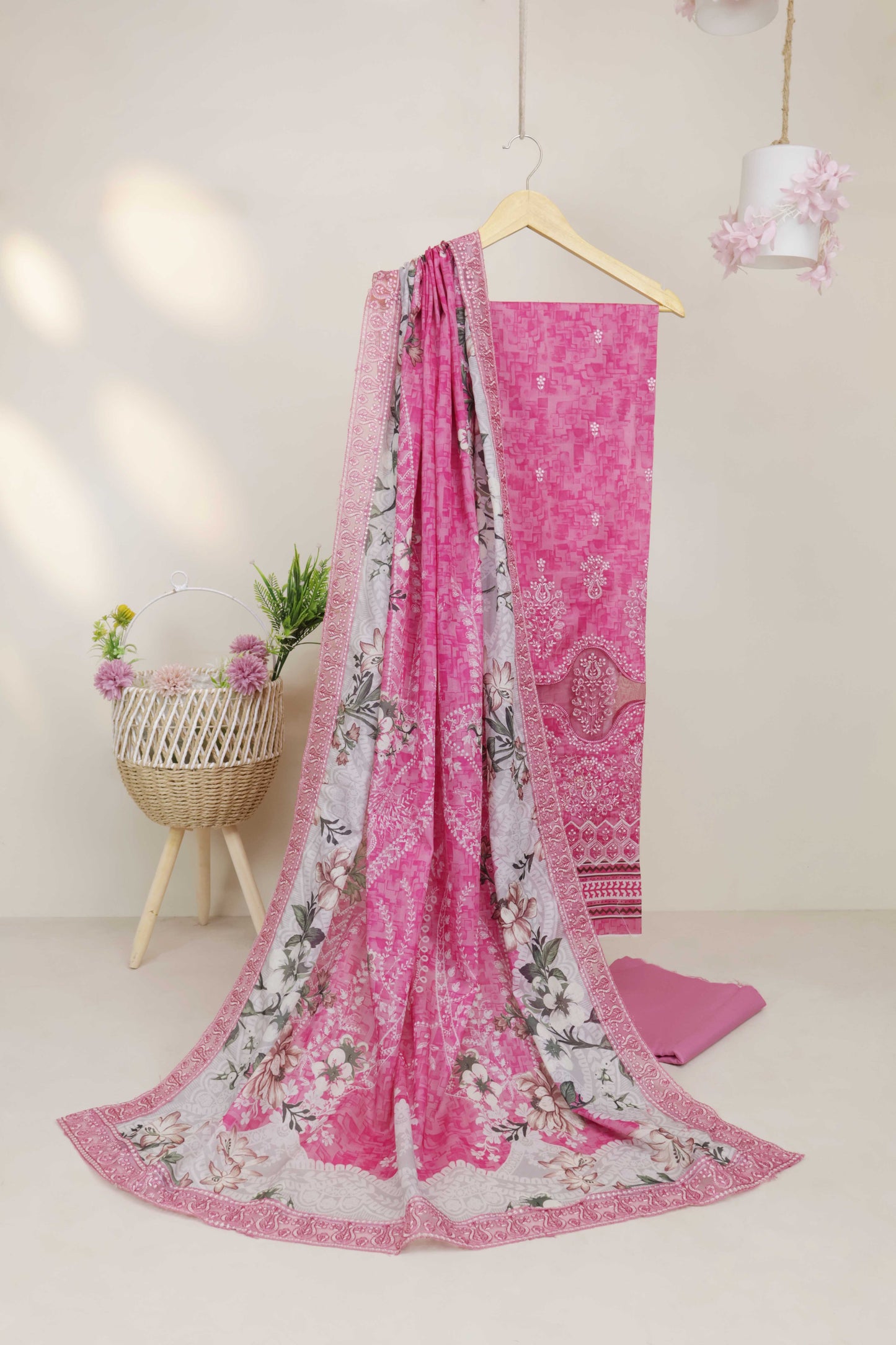 3Piece-Lawn Embroidered Suit V3D01