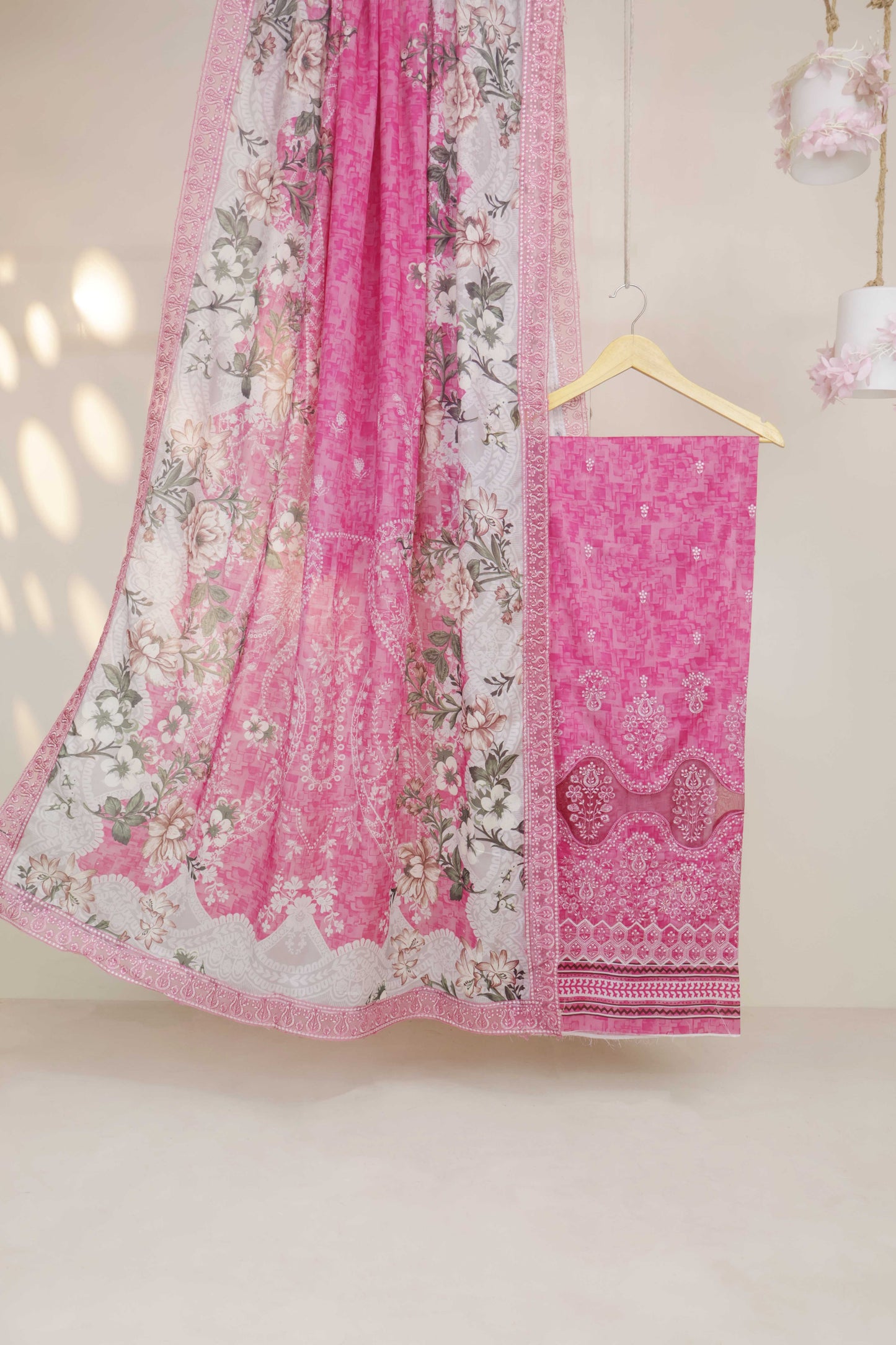 3Piece-Lawn Embroidered Suit V3D01