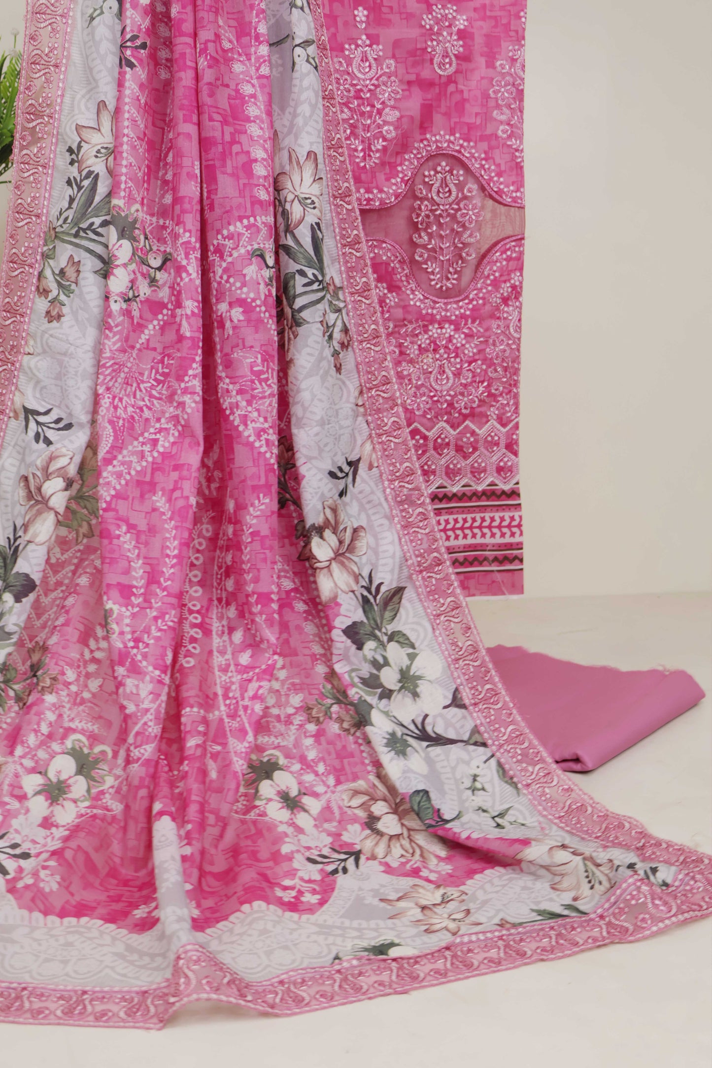 3Piece-Lawn Embroidered Suit V3D01