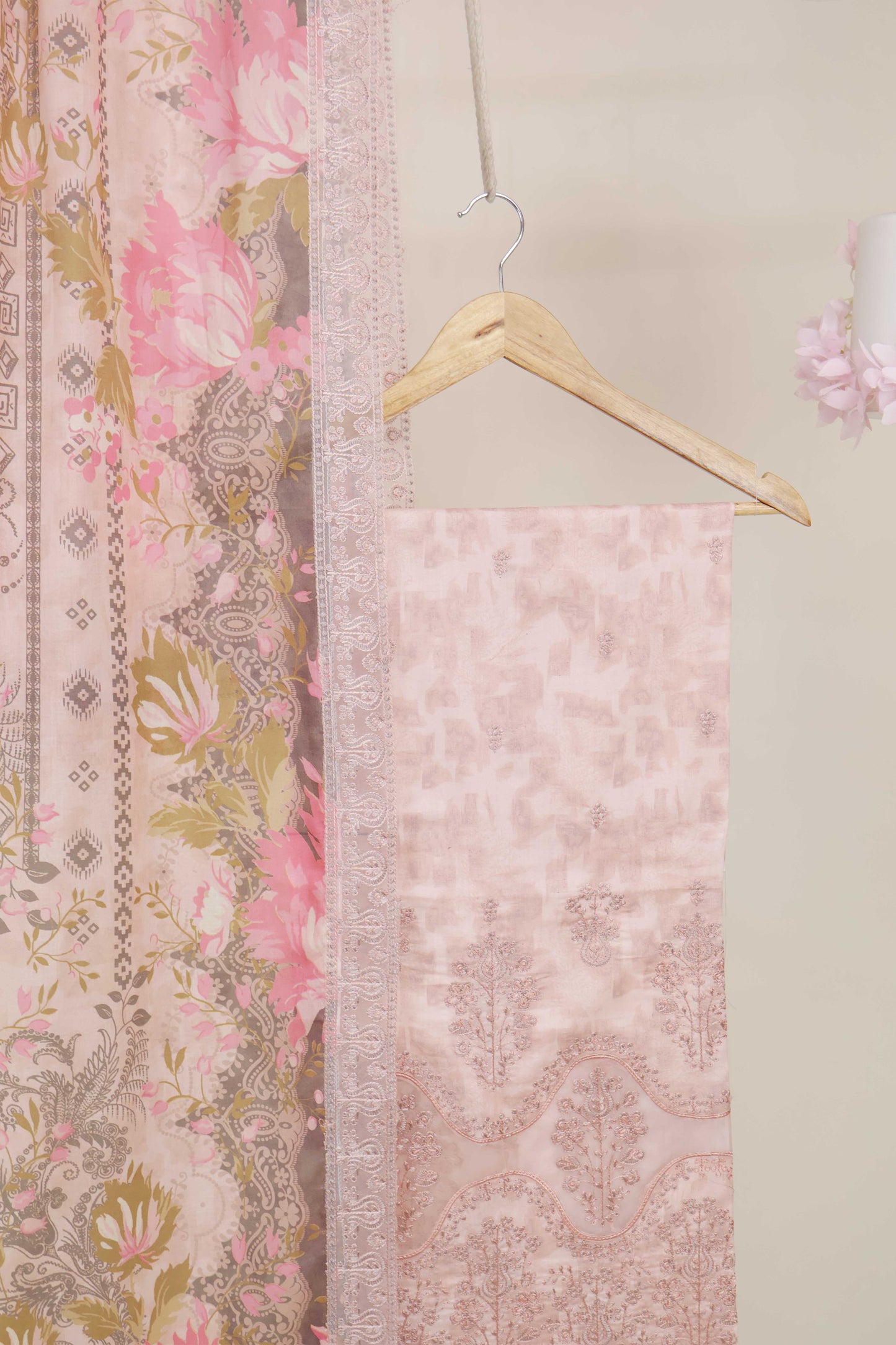 3Piece-Lawn Embroidered Suit V3D06