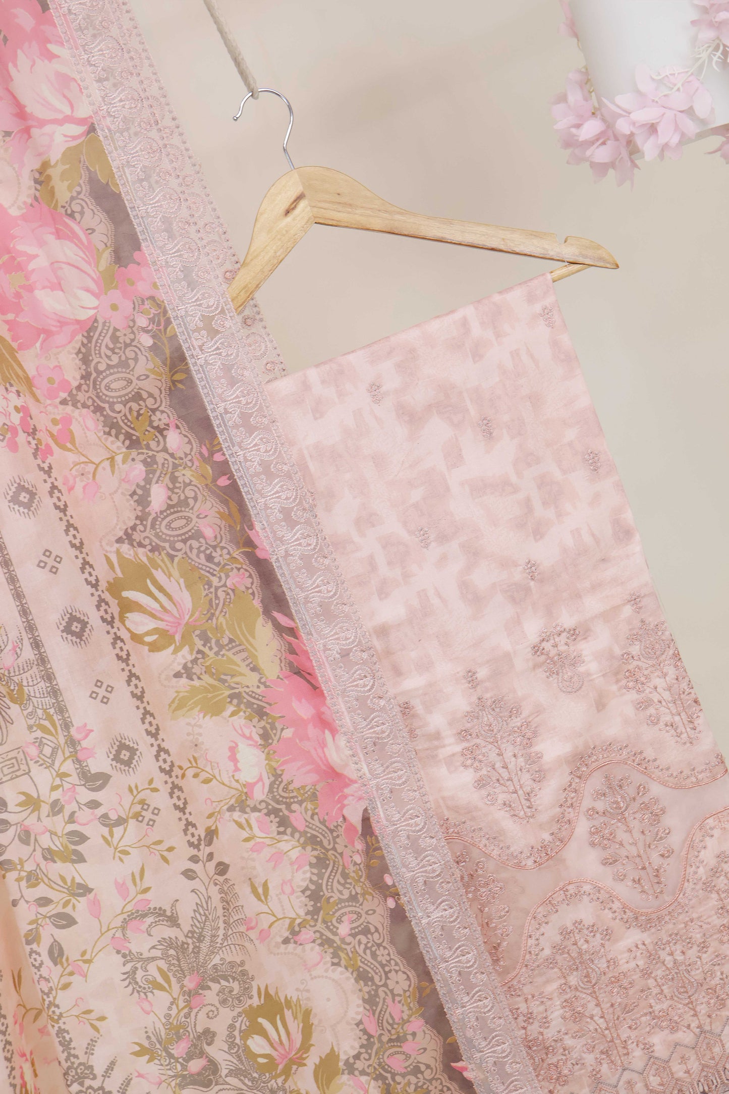 3Piece-Lawn Embroidered Suit V3D06