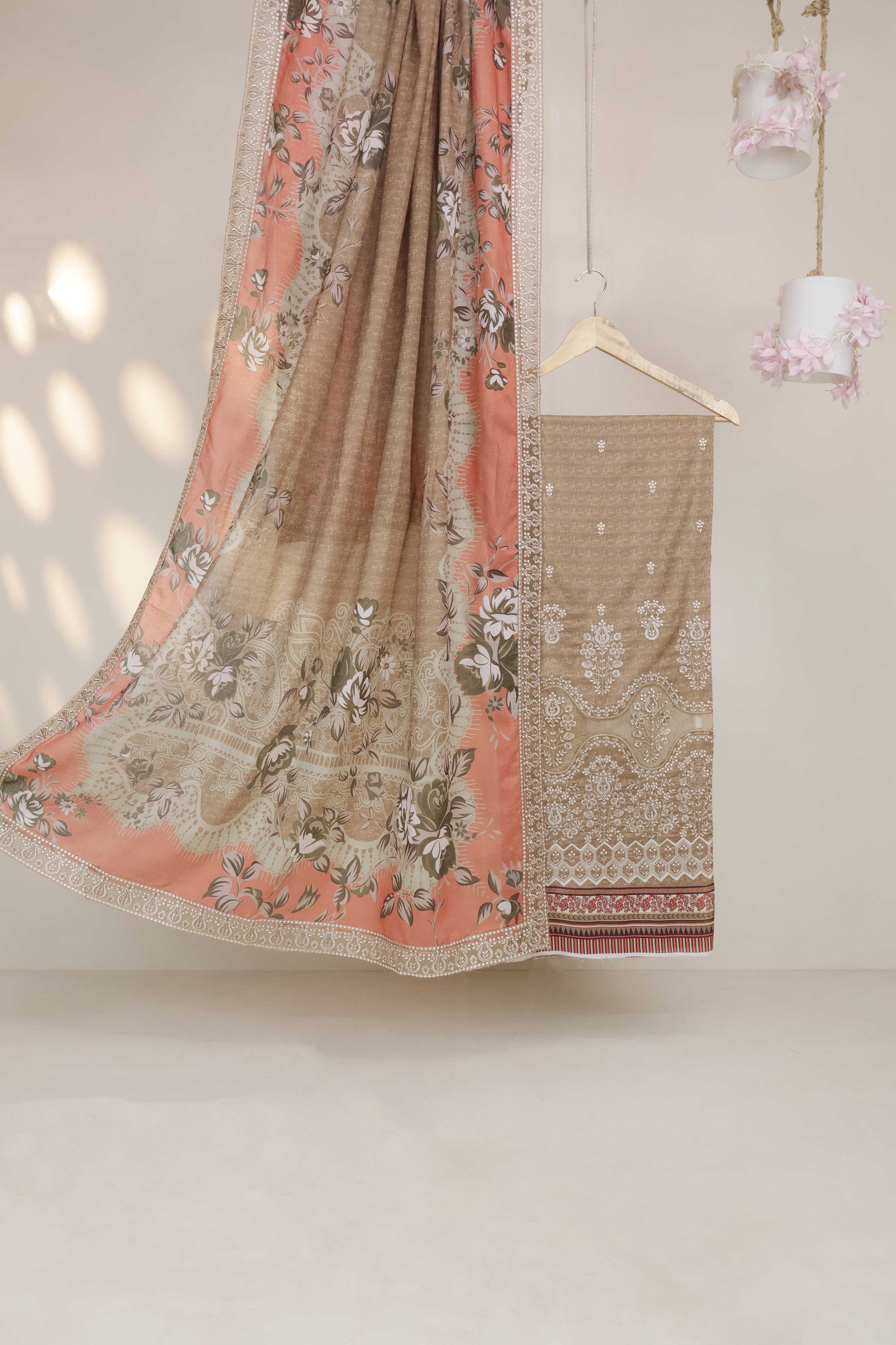 3Piece-Lawn Embroidered Suit V3D05