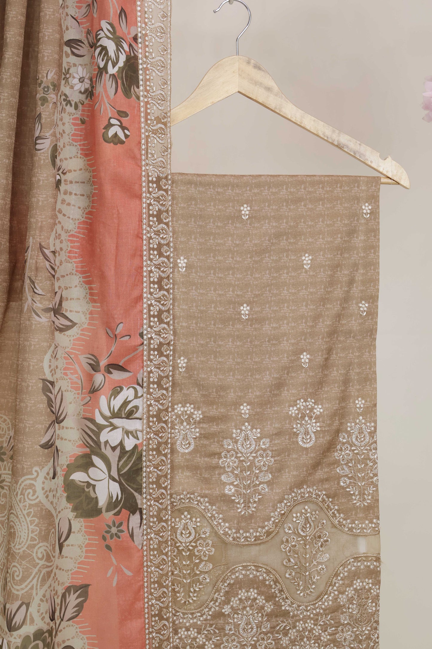 3Piece-Lawn Embroidered Suit V3D05