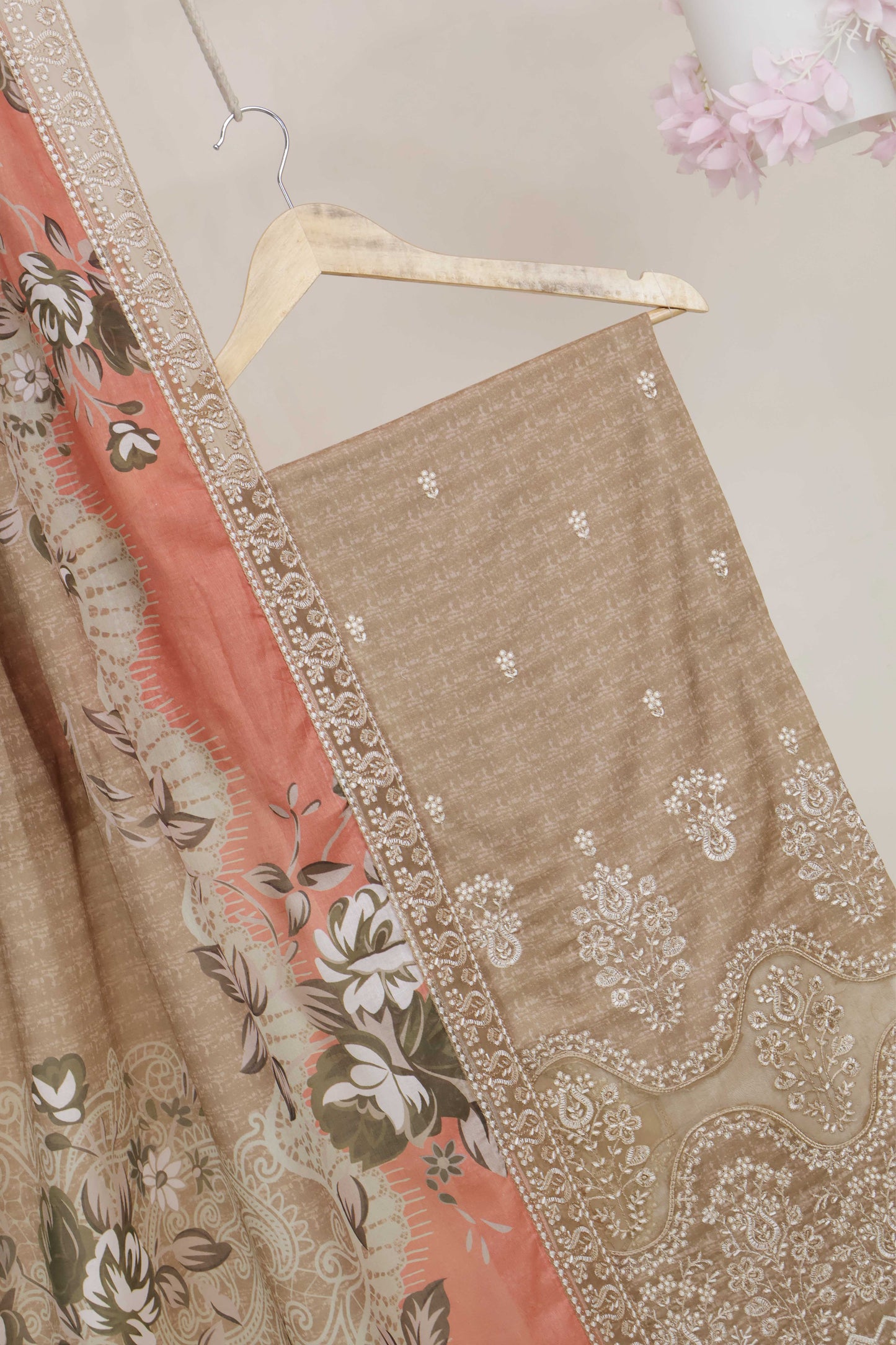 3Piece-Lawn Embroidered Suit V3D05