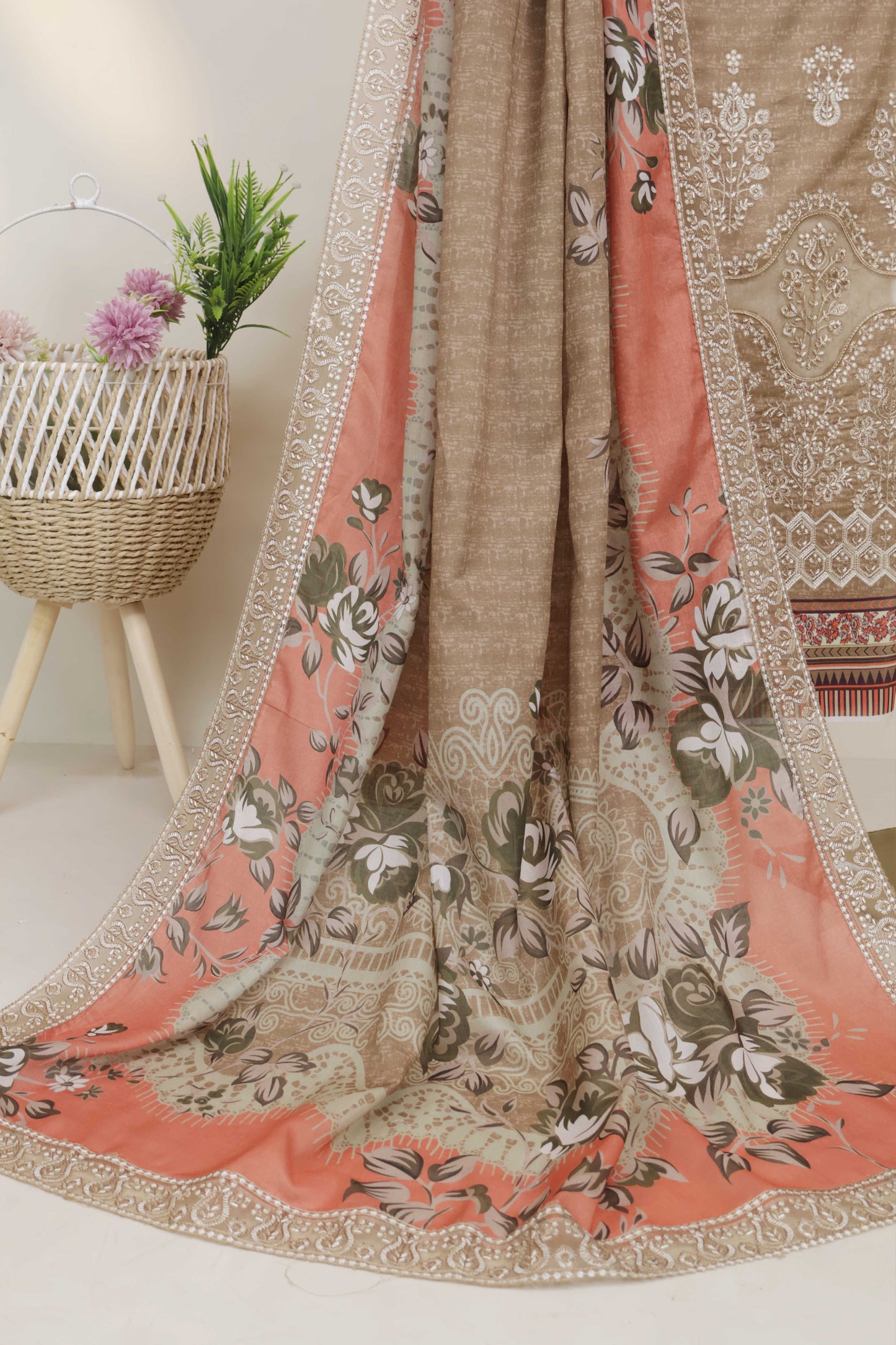 3Piece-Lawn Embroidered Suit V3D05