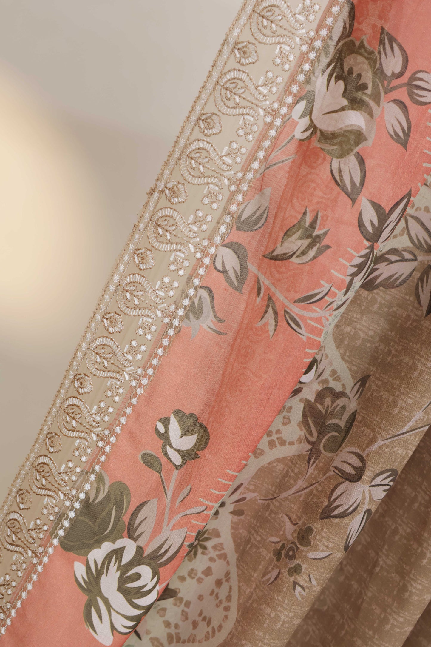 3Piece-Lawn Embroidered Suit V3D05