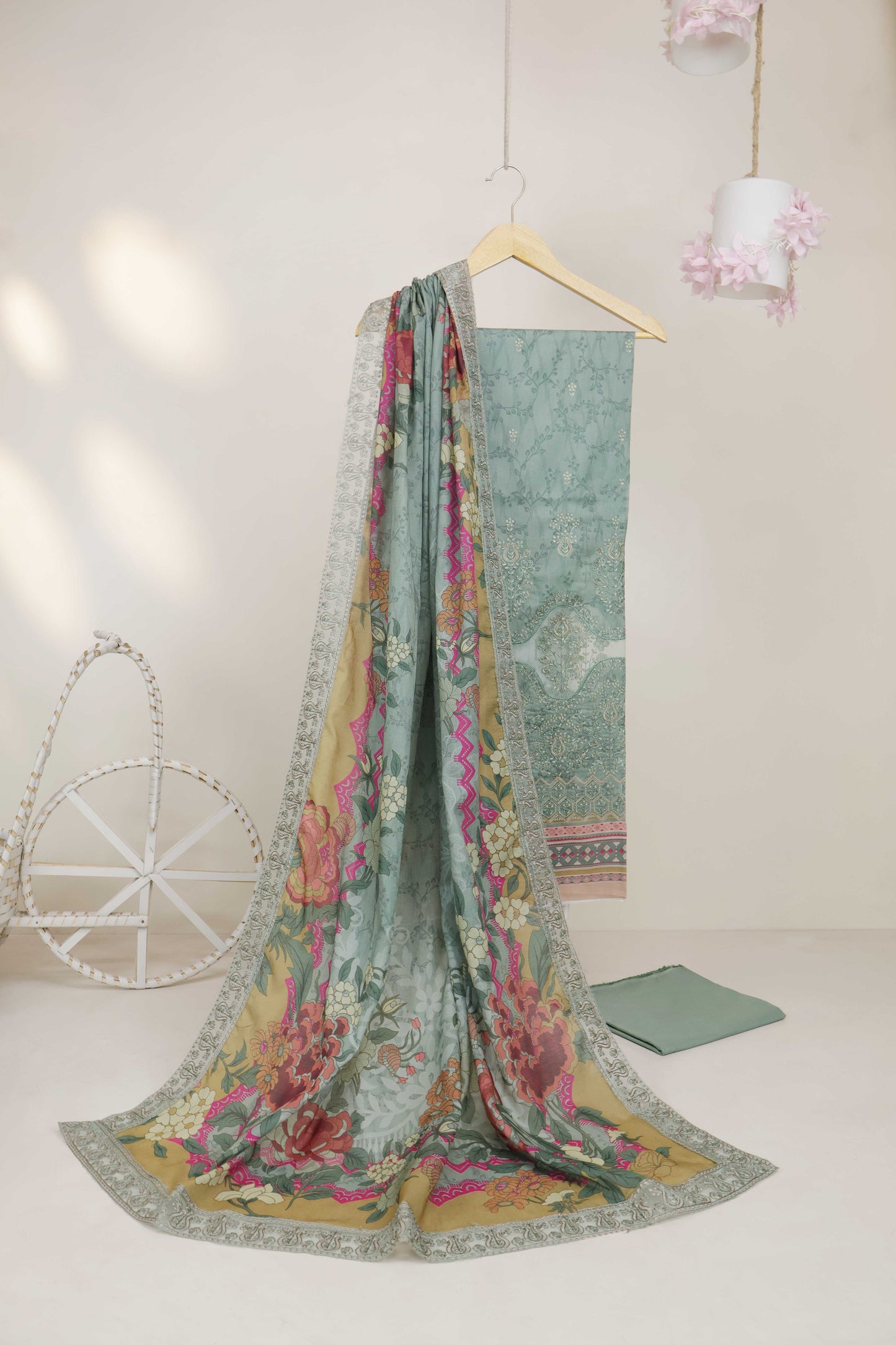 3Piece-Lawn Embroidered Suit V3D08
