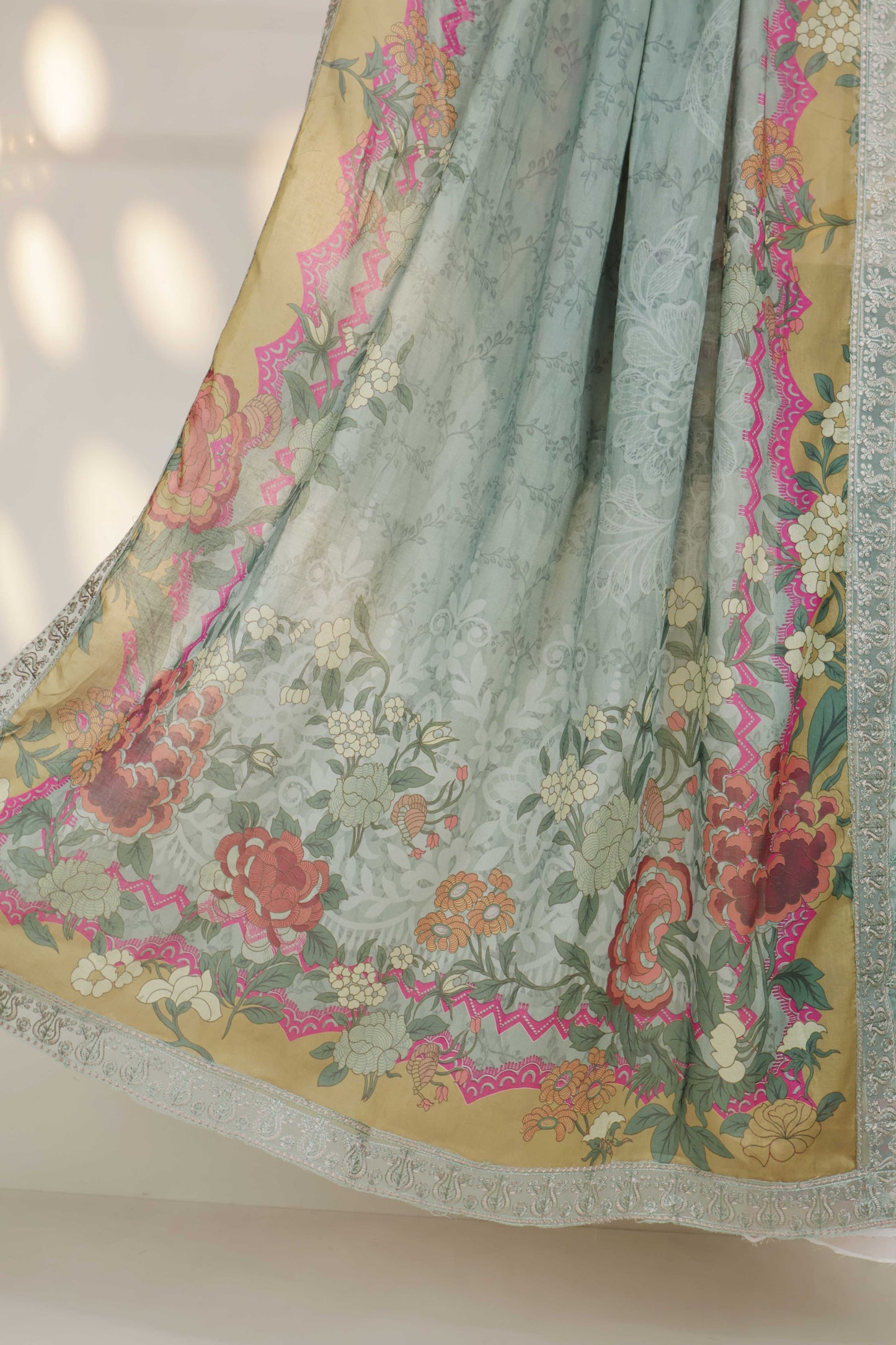3Piece-Lawn Embroidered Suit V3D08