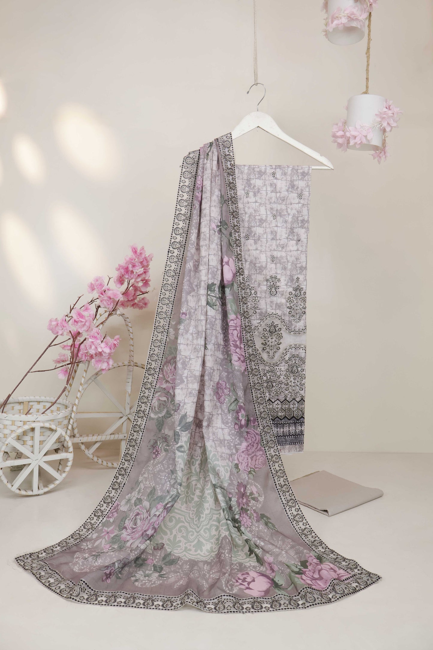 3Piece-Lawn Embroidered Suit V3D10