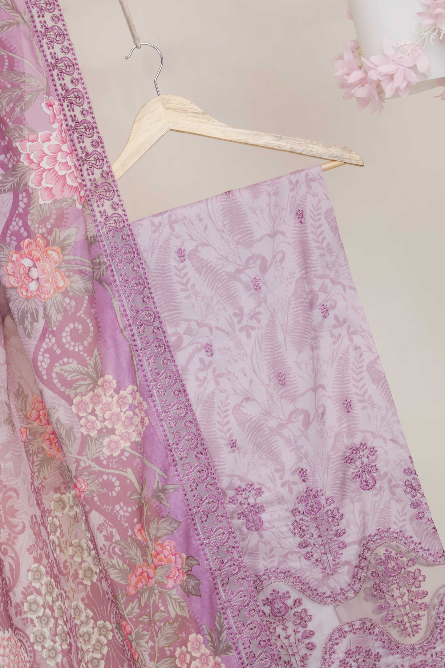 3Piece-Lawn Embroidered Suit V3D09