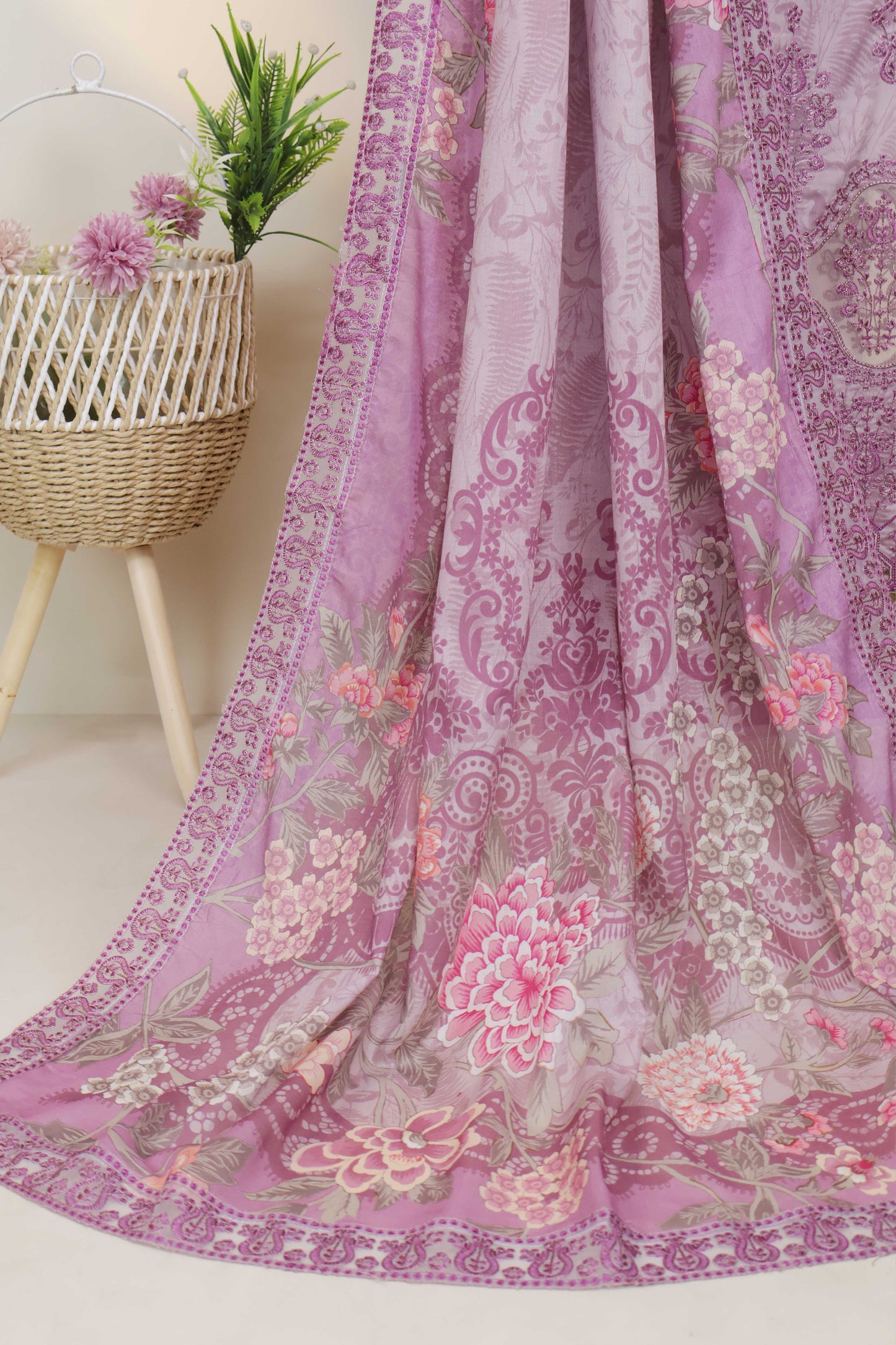 3Piece-Lawn Embroidered Suit V3D09