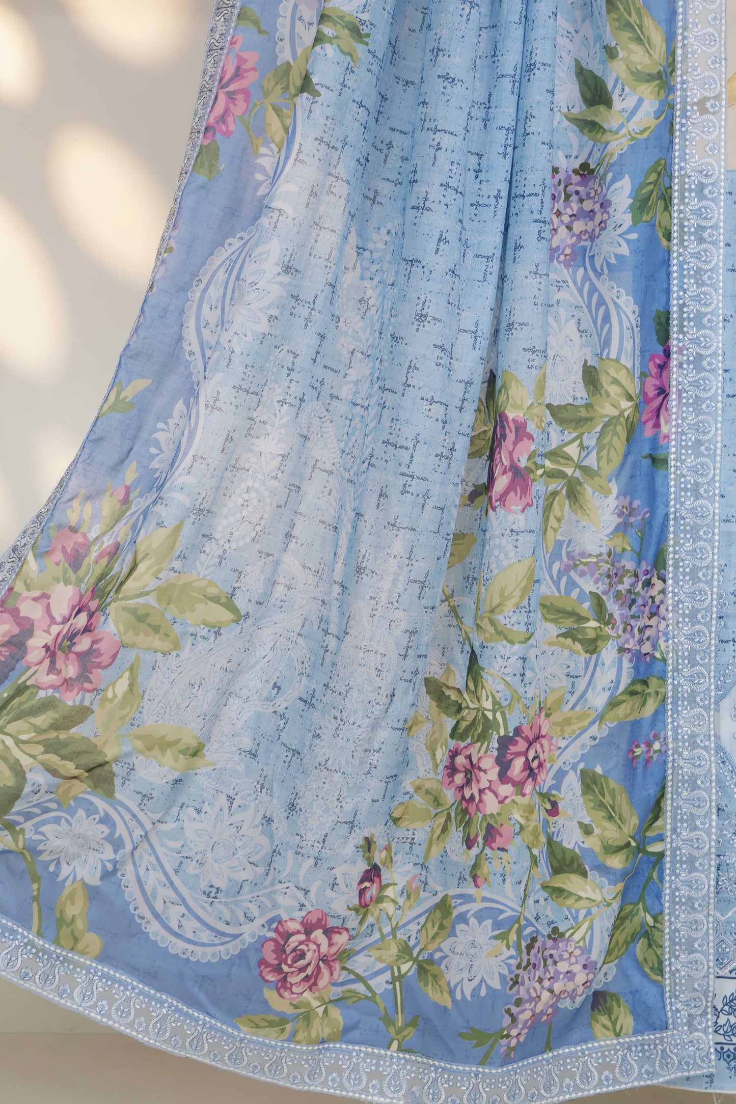 3Piece-Lawn Embroidered Suit V3D04