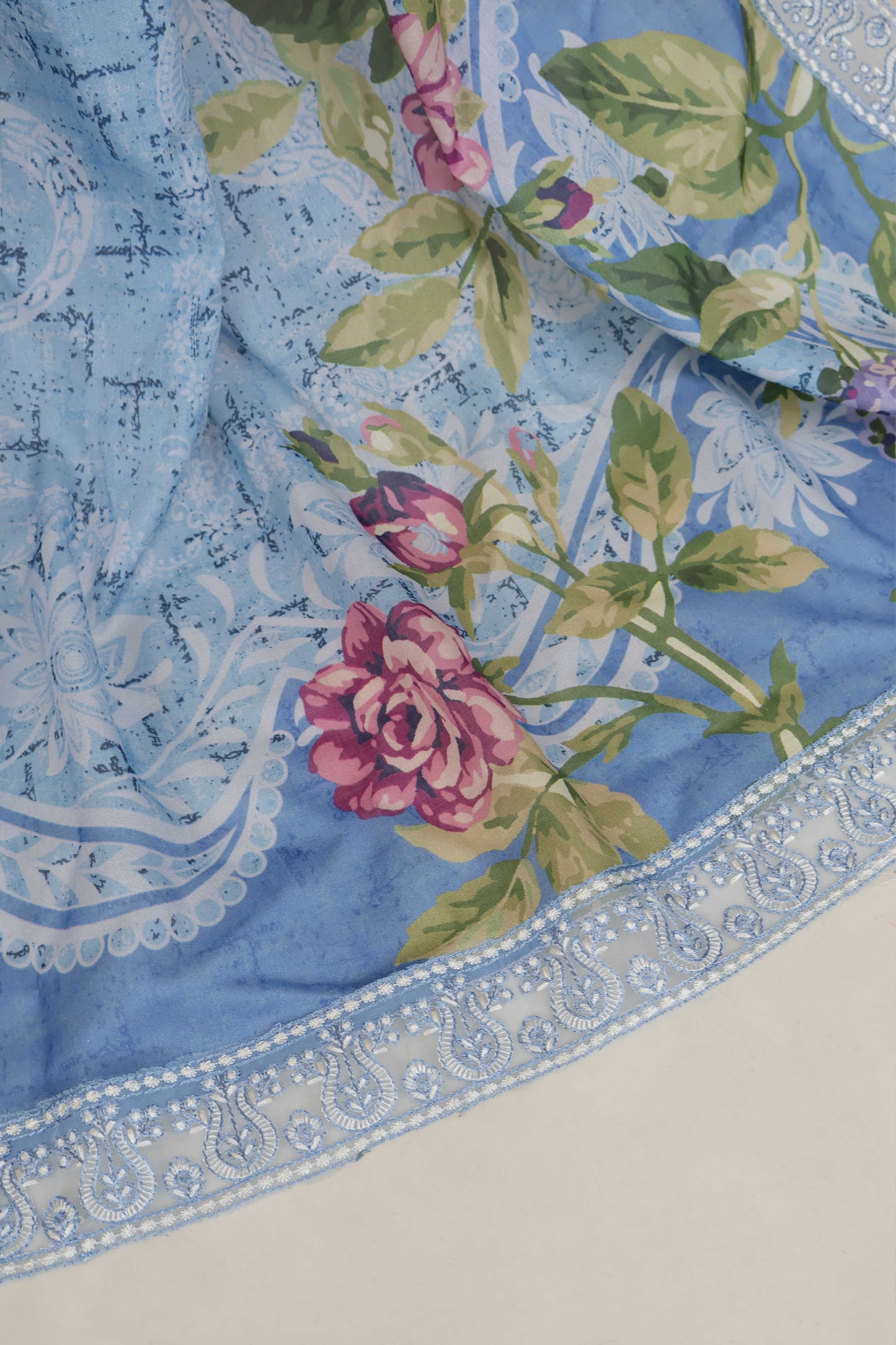 3Piece-Lawn Embroidered Suit V3D04