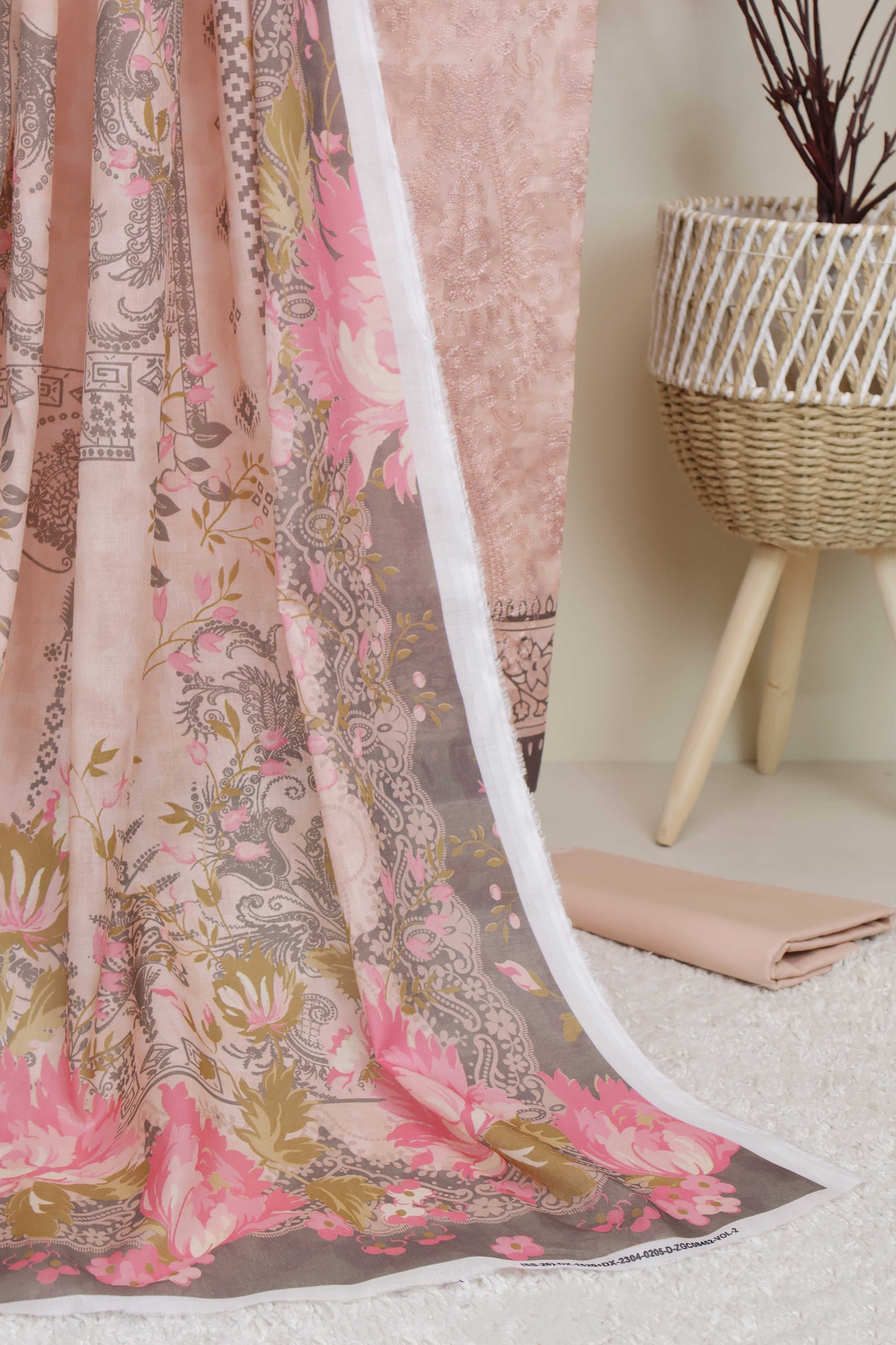 3-Piece Lawn Embroidered Suit V1D03
