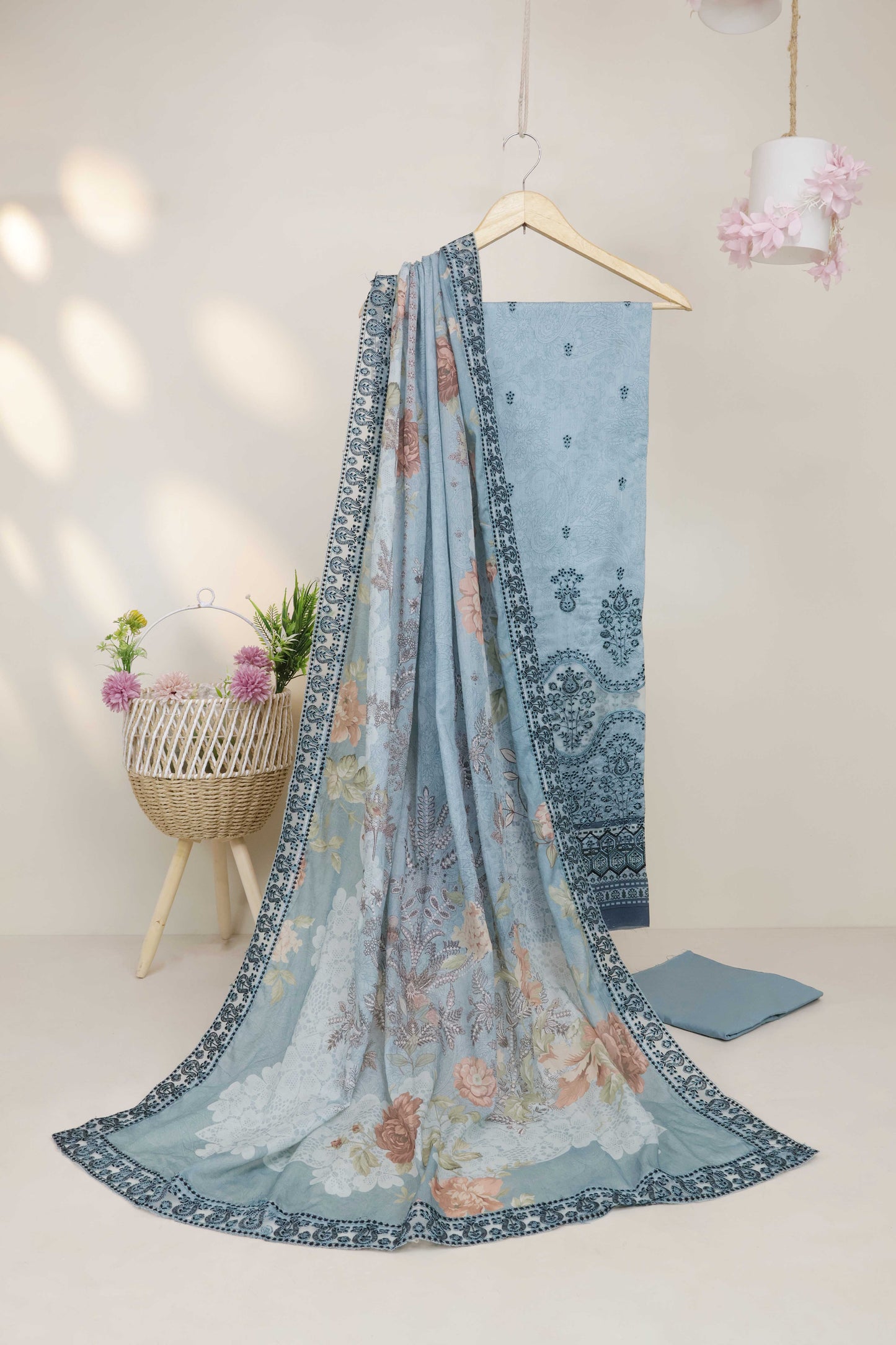 3Piece-Lawn Embroidered Suit V3D07