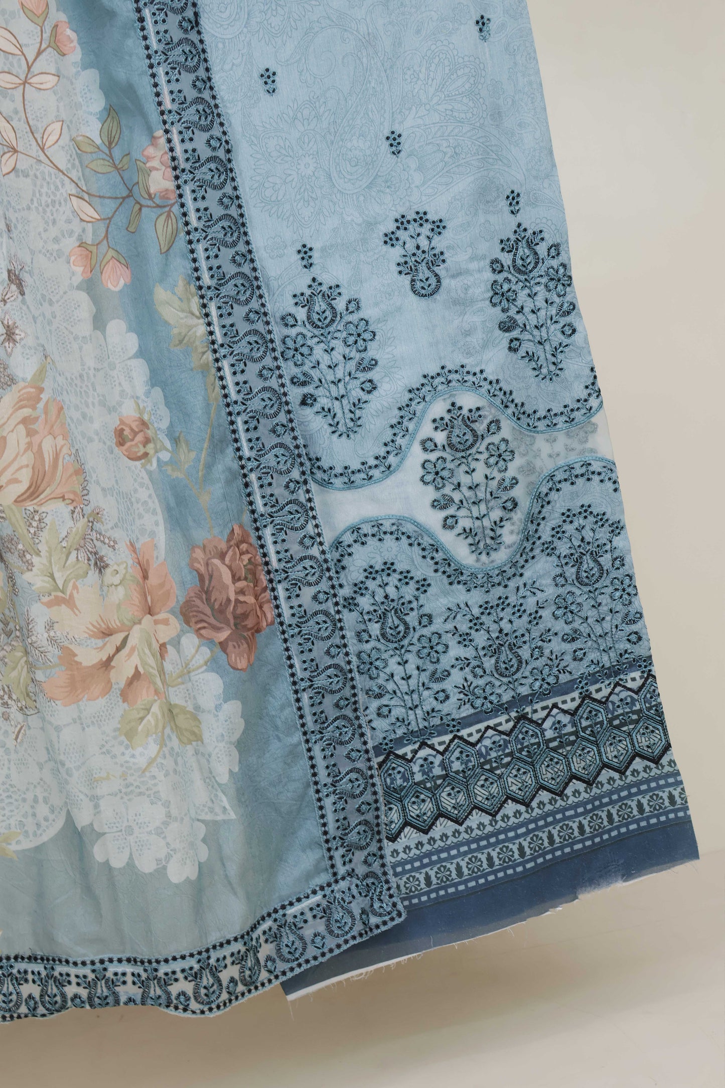 3Piece-Lawn Embroidered Suit V3D07