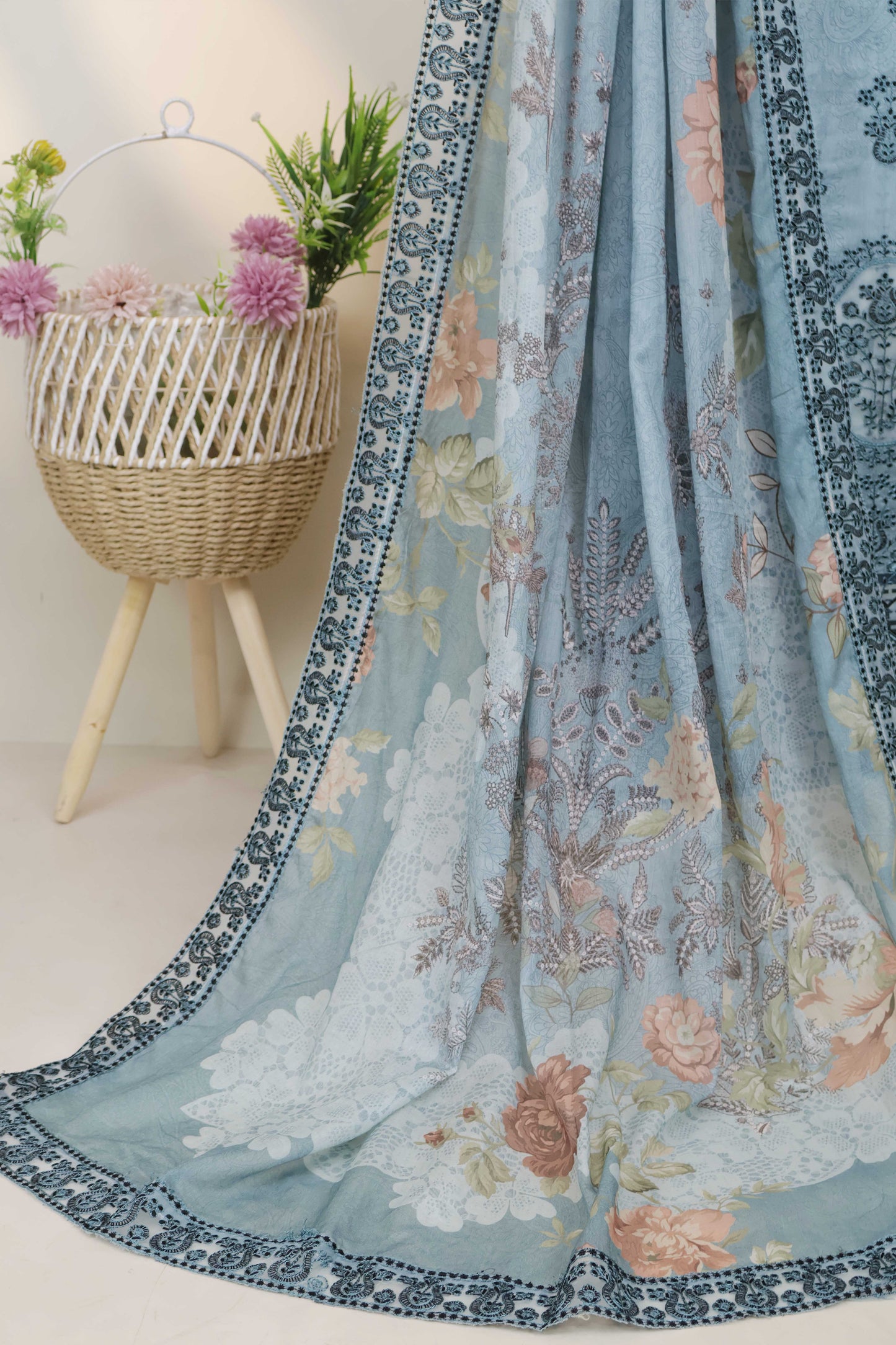 3Piece-Lawn Embroidered Suit V3D07