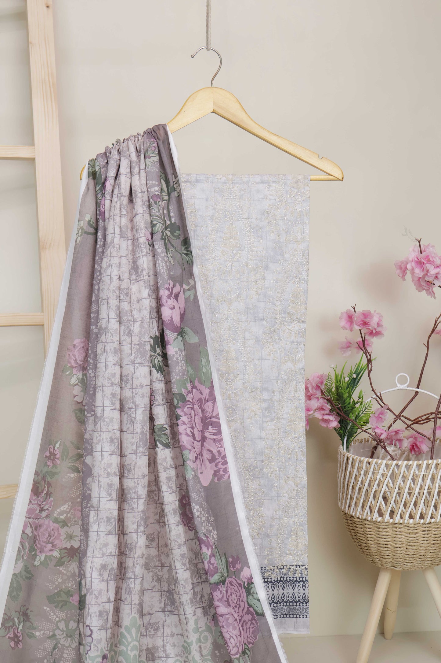 3-Piece Lawn Embroidered Suit V1D02