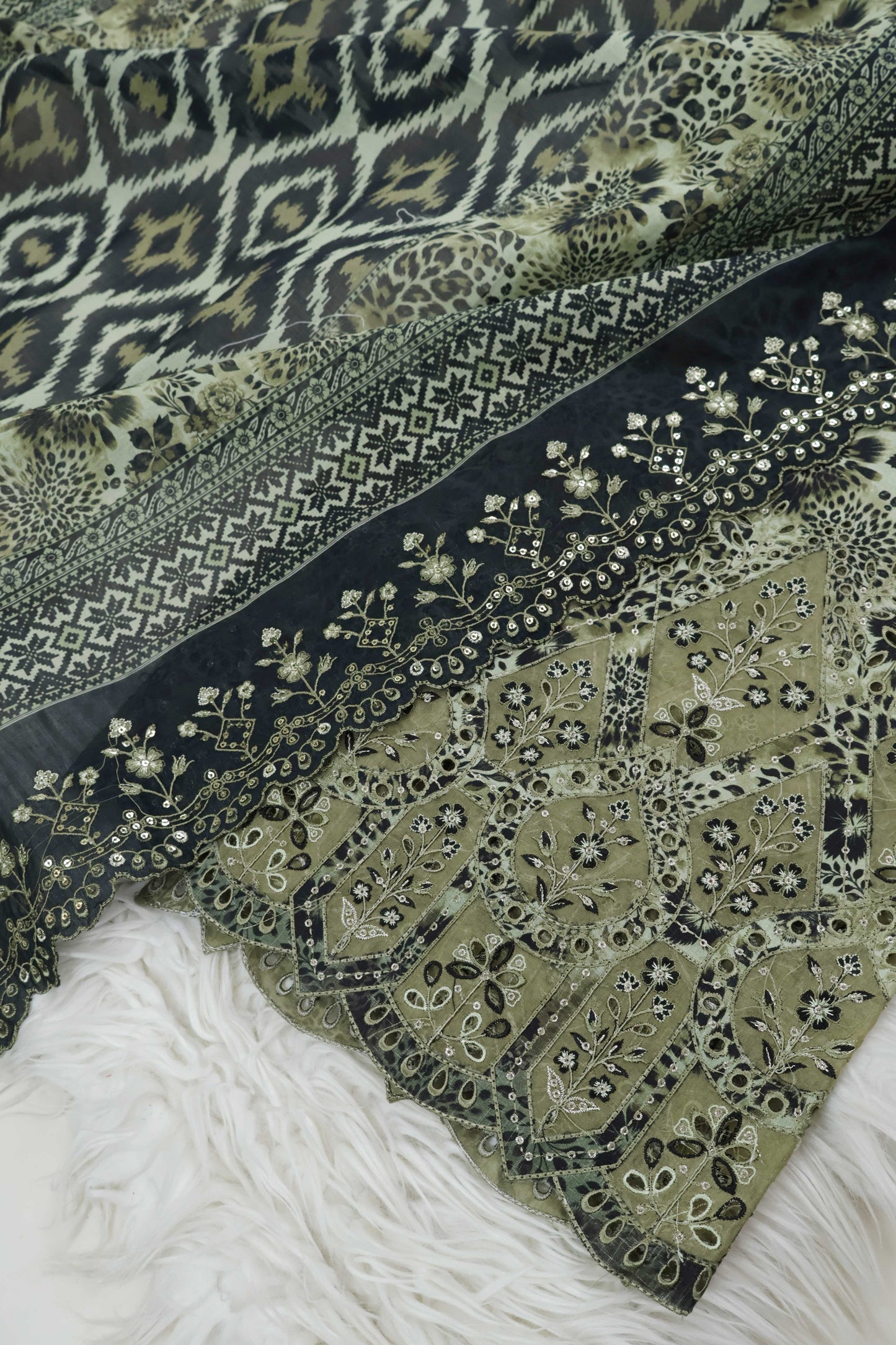 Luxury Lawn Embroidered Suit ELBS18