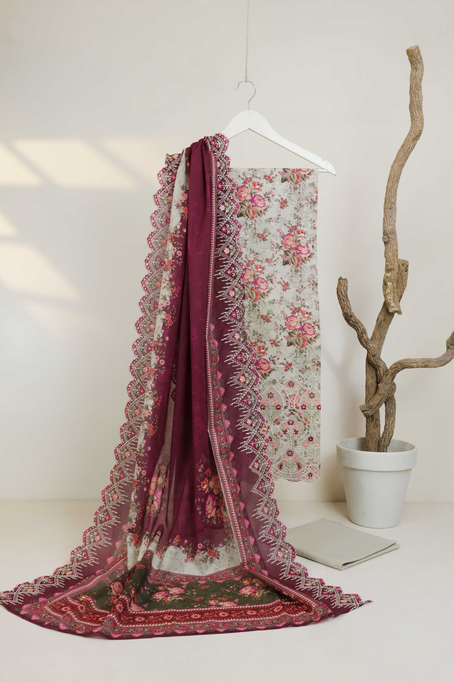 Luxury Lawn Embroidered Suit ELBS21