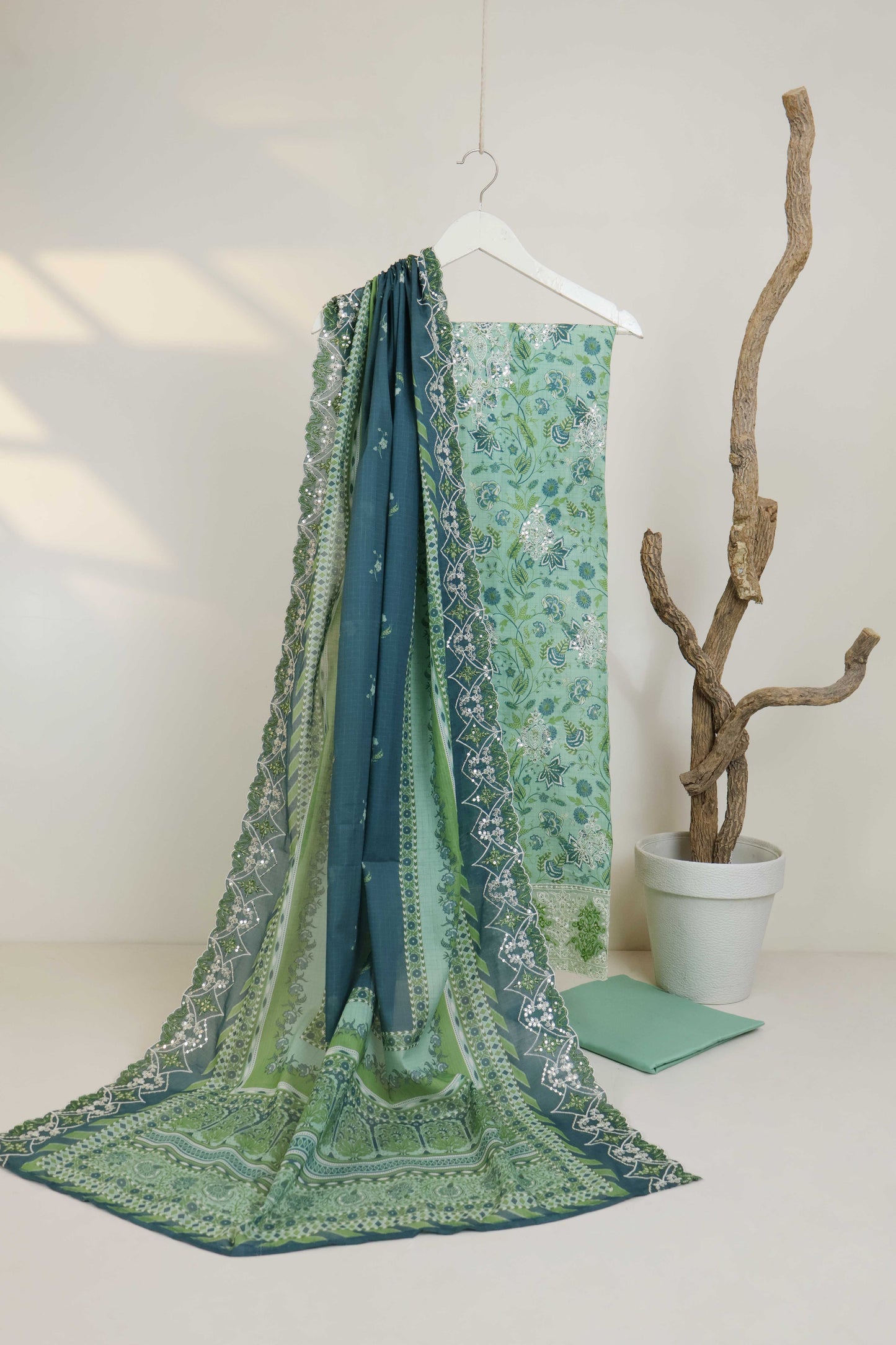 Luxury Lawn Embroidered Suit ELBS20