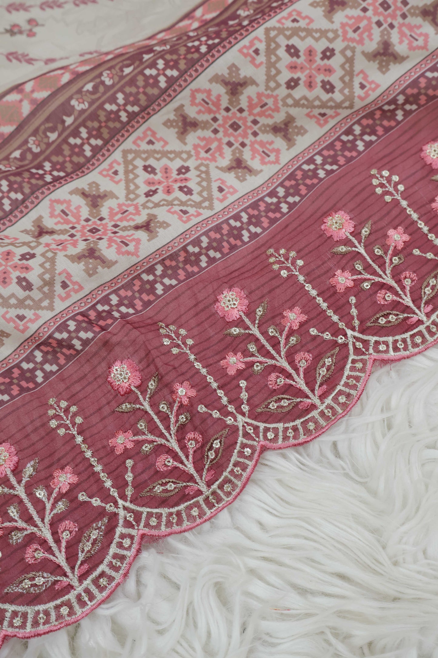 Luxury Lawn Embroidered Suit ELBS25