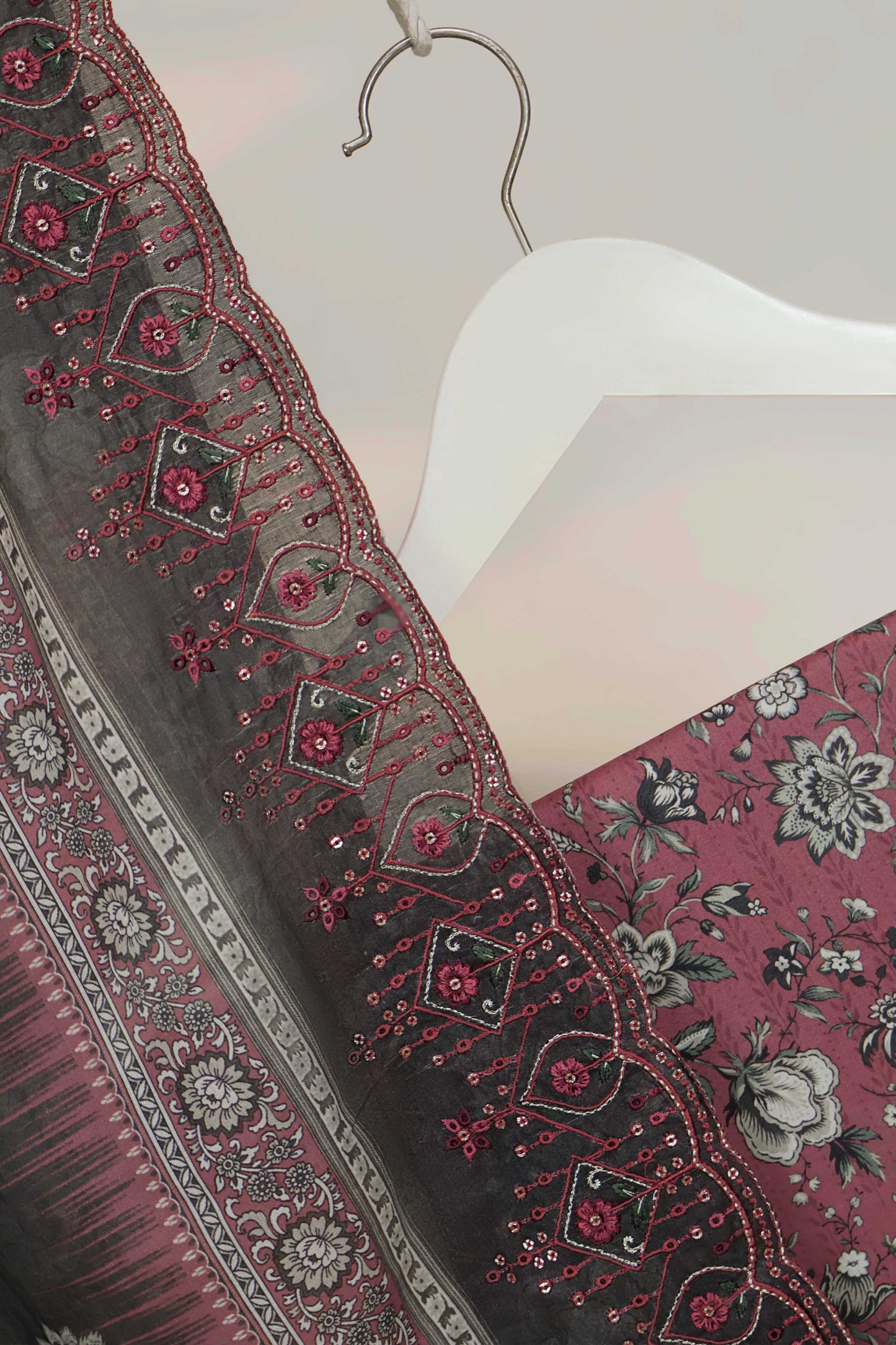 Luxury Lawn Embroidered Suit ELBS33