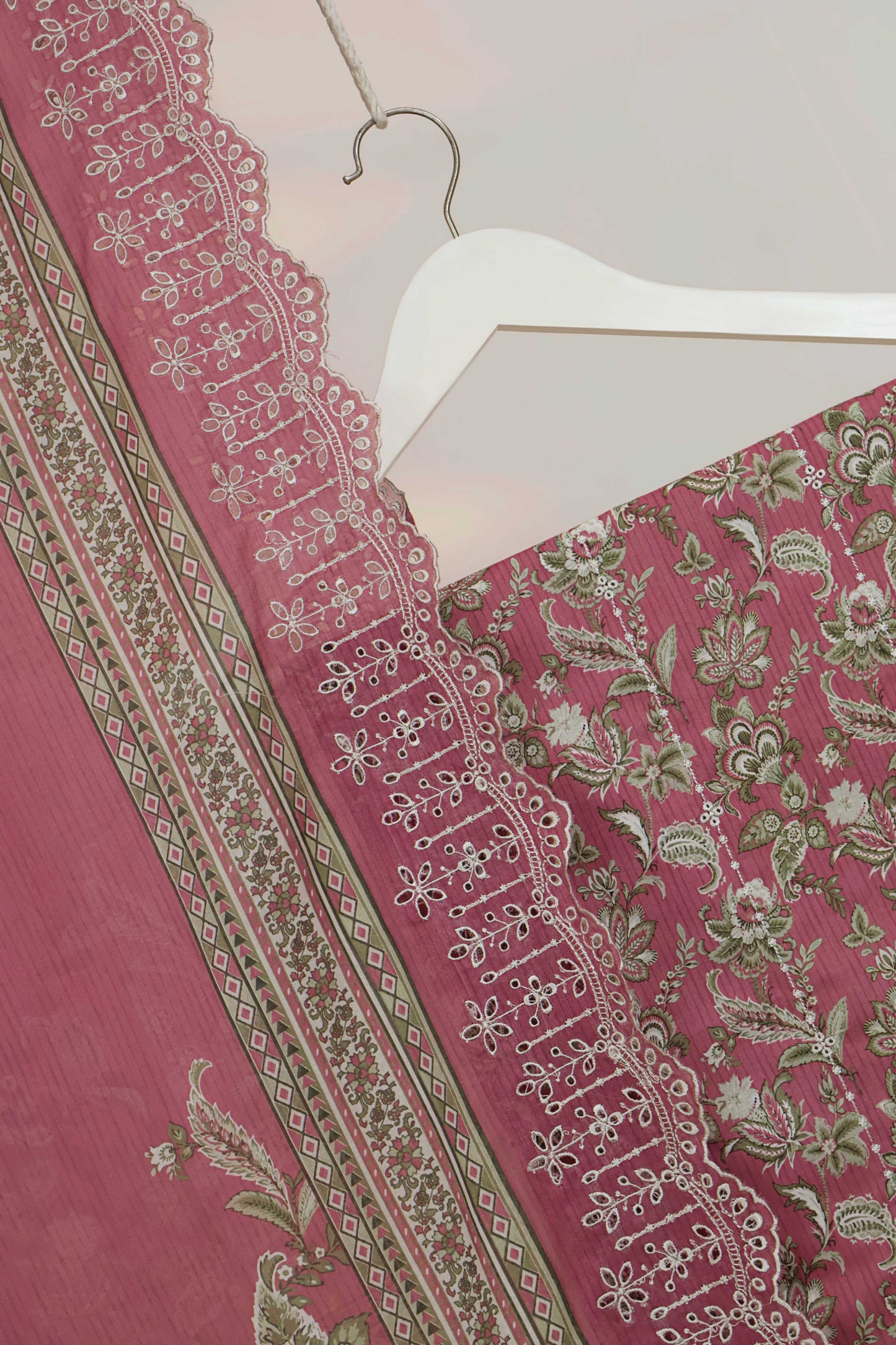 Luxury Lawn Embroidered Suit ELBS32