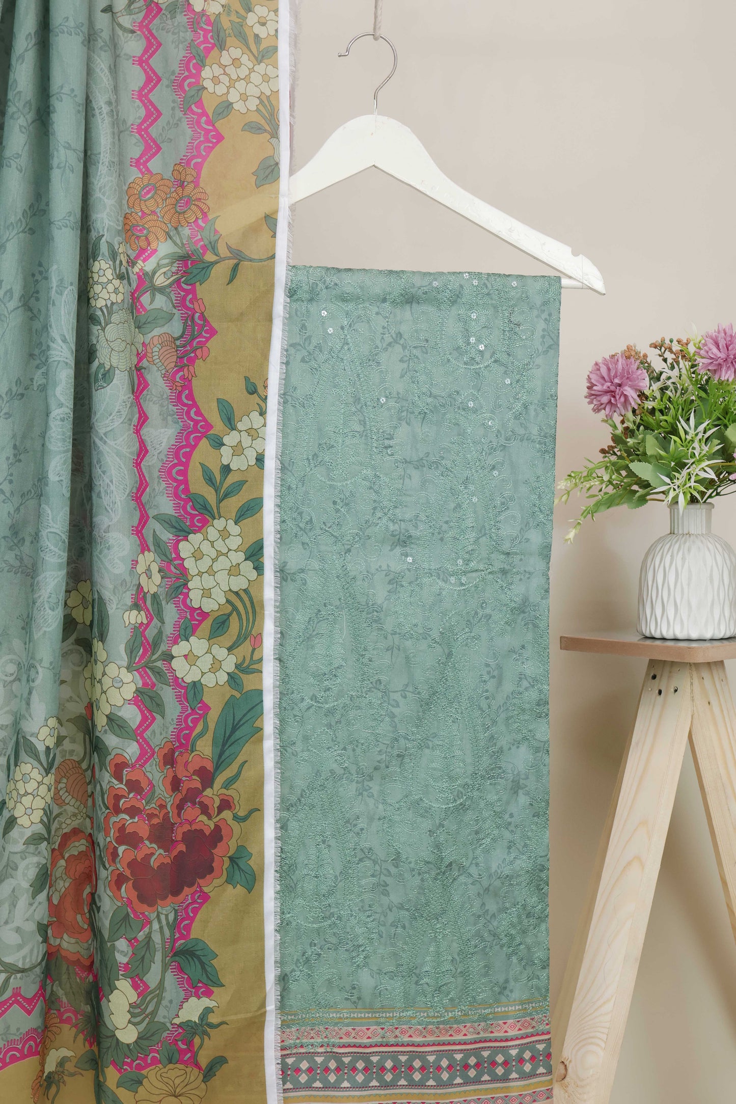 3-Piece Lawn Embroidered Suit V1D05