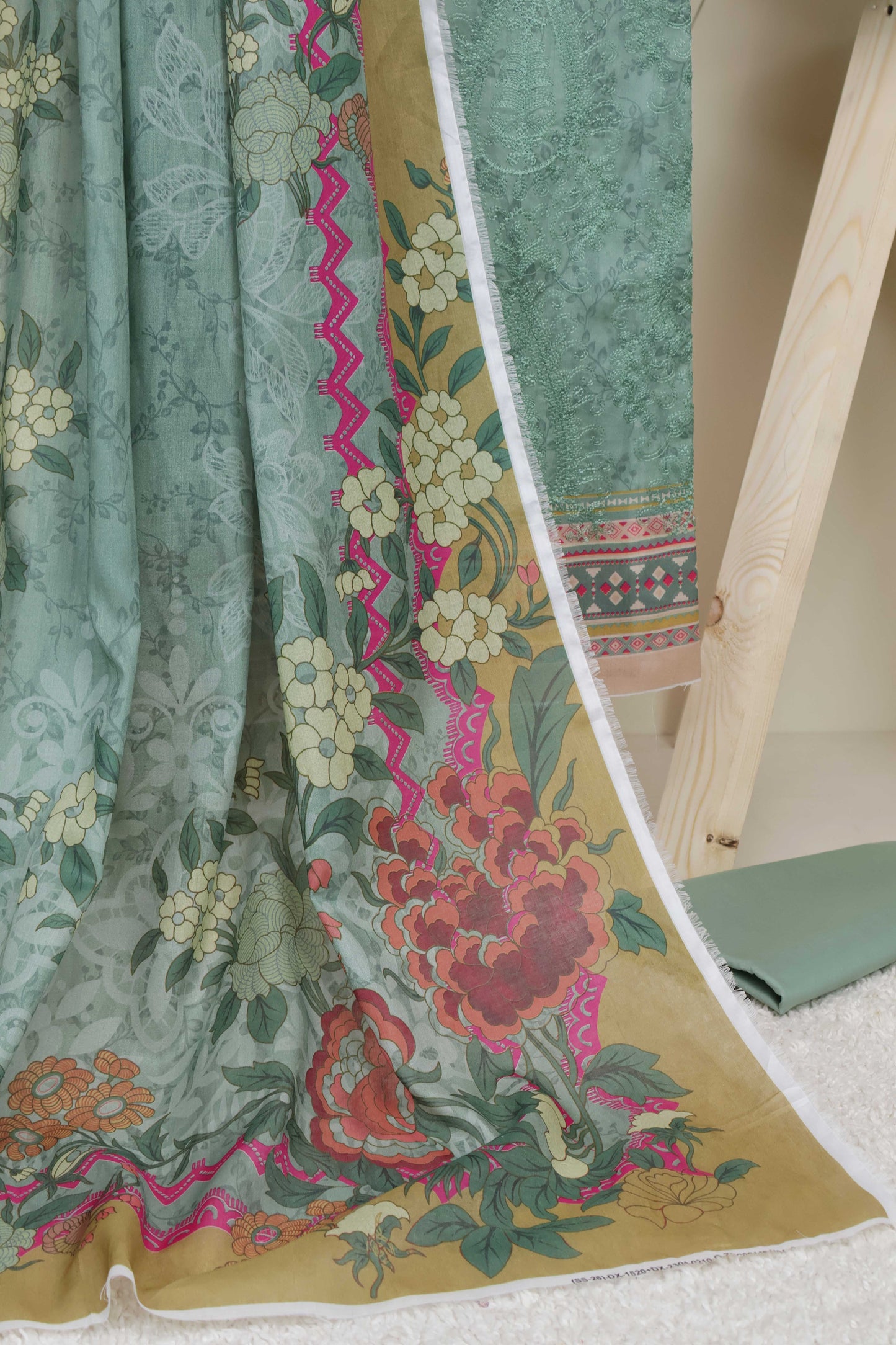 3-Piece Lawn Embroidered Suit V1D05