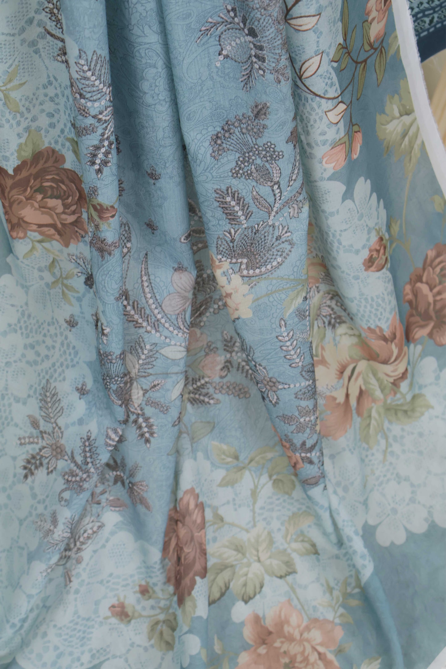 3-Piece Lawn Embroidered Suit V1D07