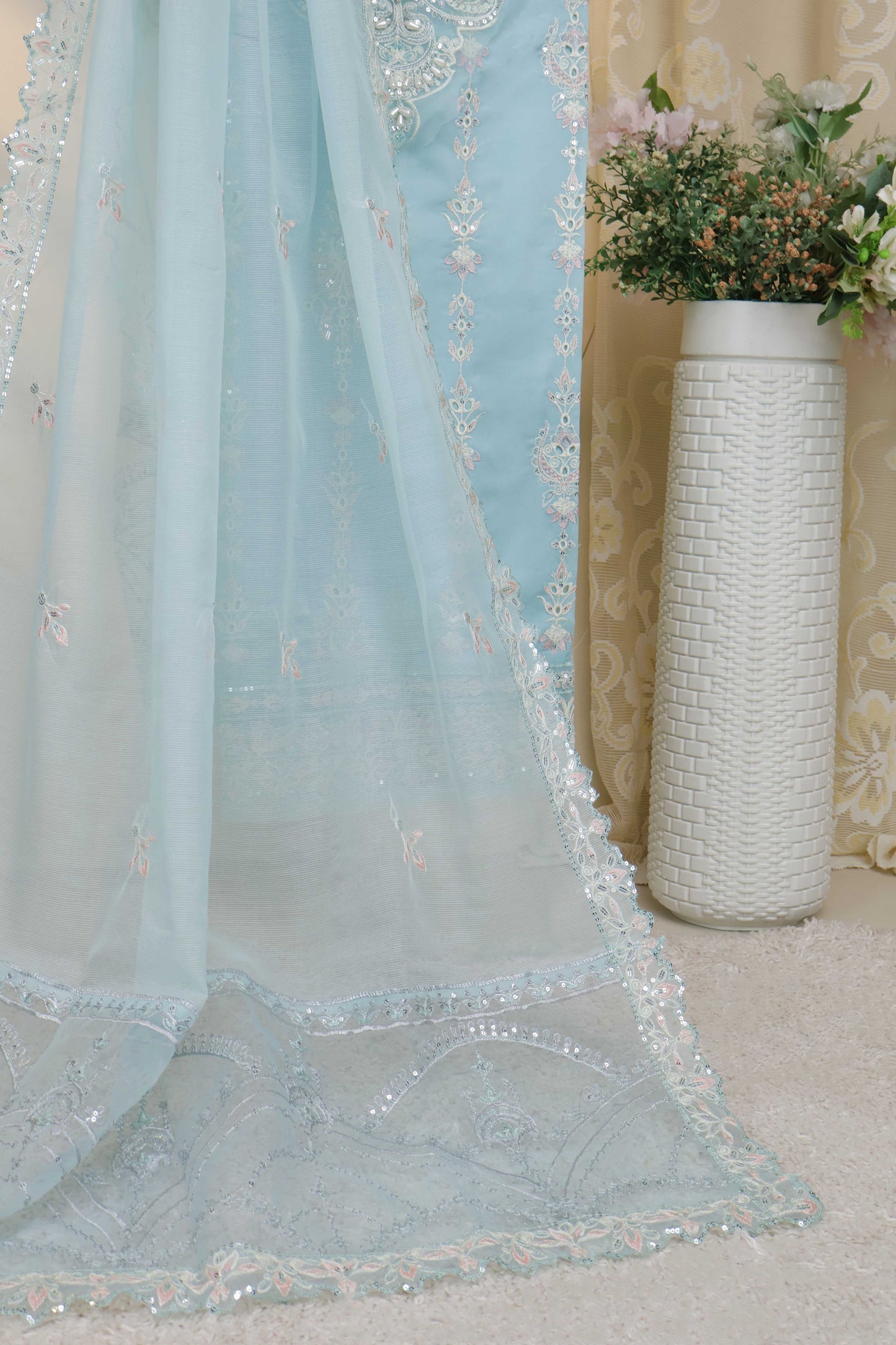 Luxury Lawn Embroidered Suit ELHA01