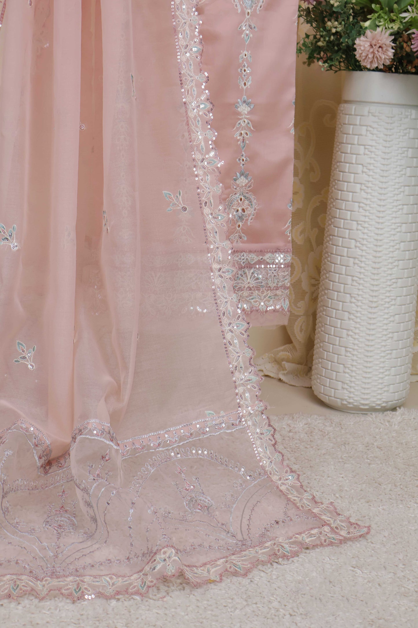 Luxury Lawn Embroidered Suit ELHA03