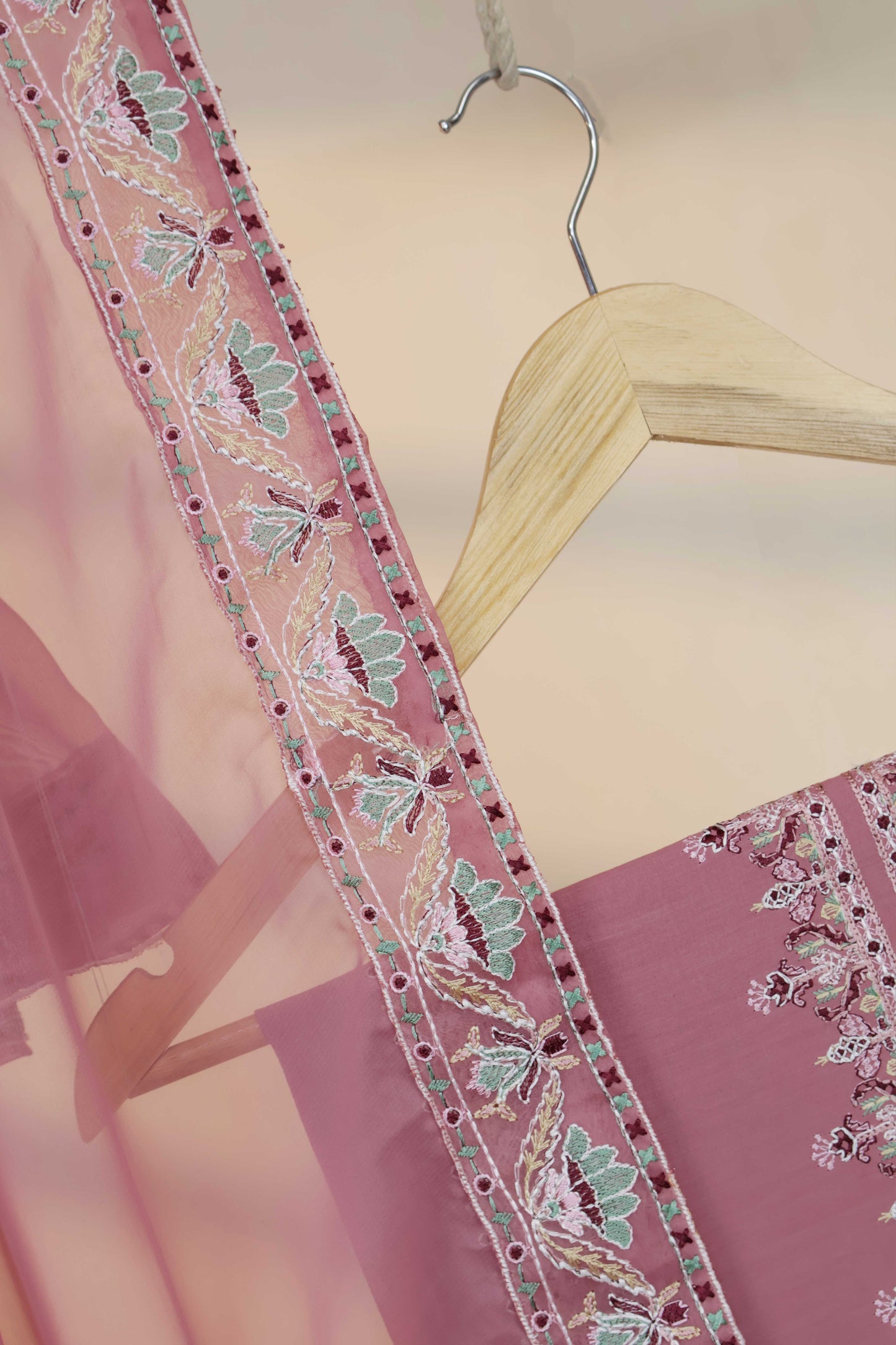 Luxury Lawn Embroidered Suit ELHA36