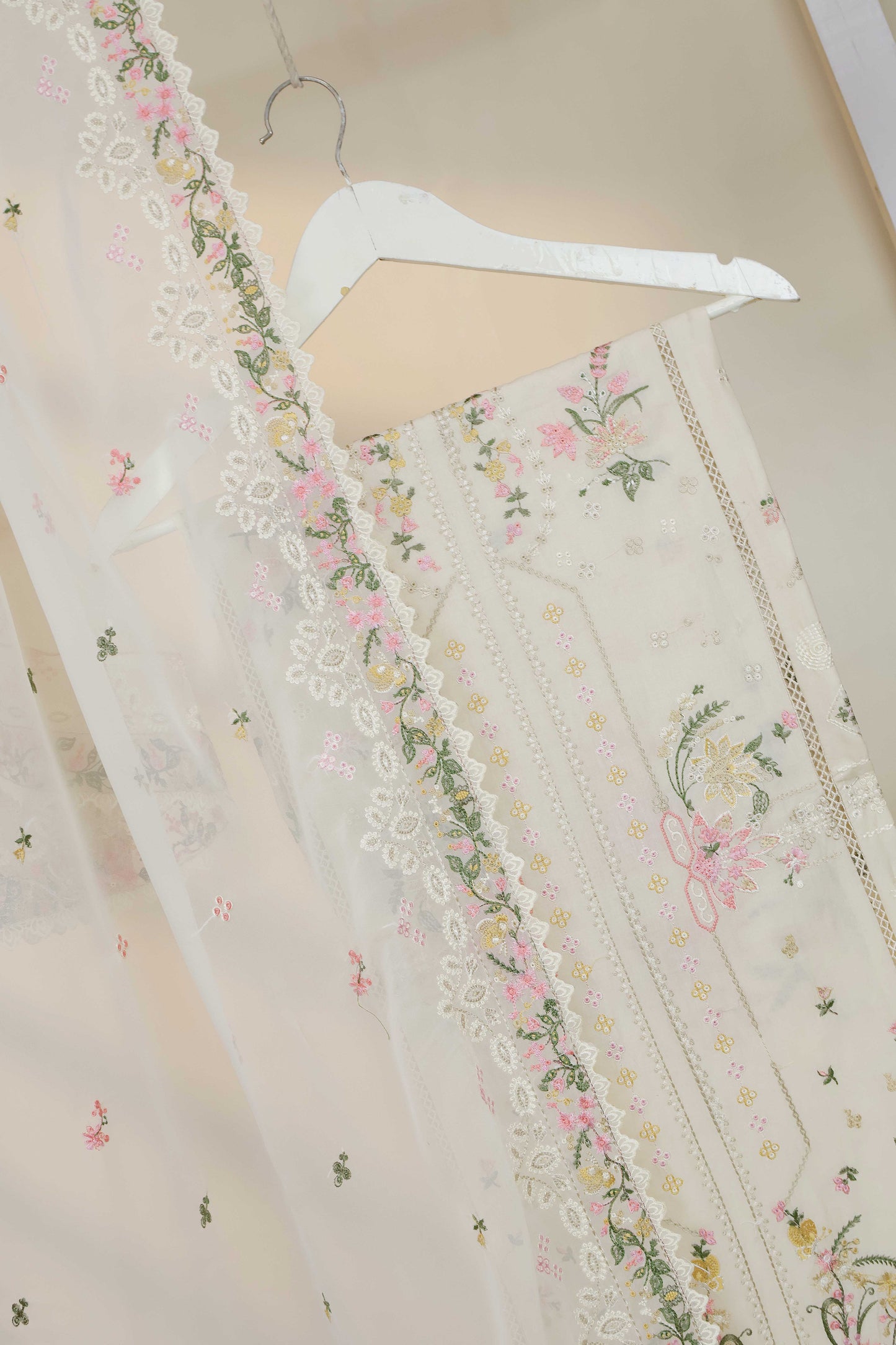 Luxury Lawn Embroidered Suit ELHA41