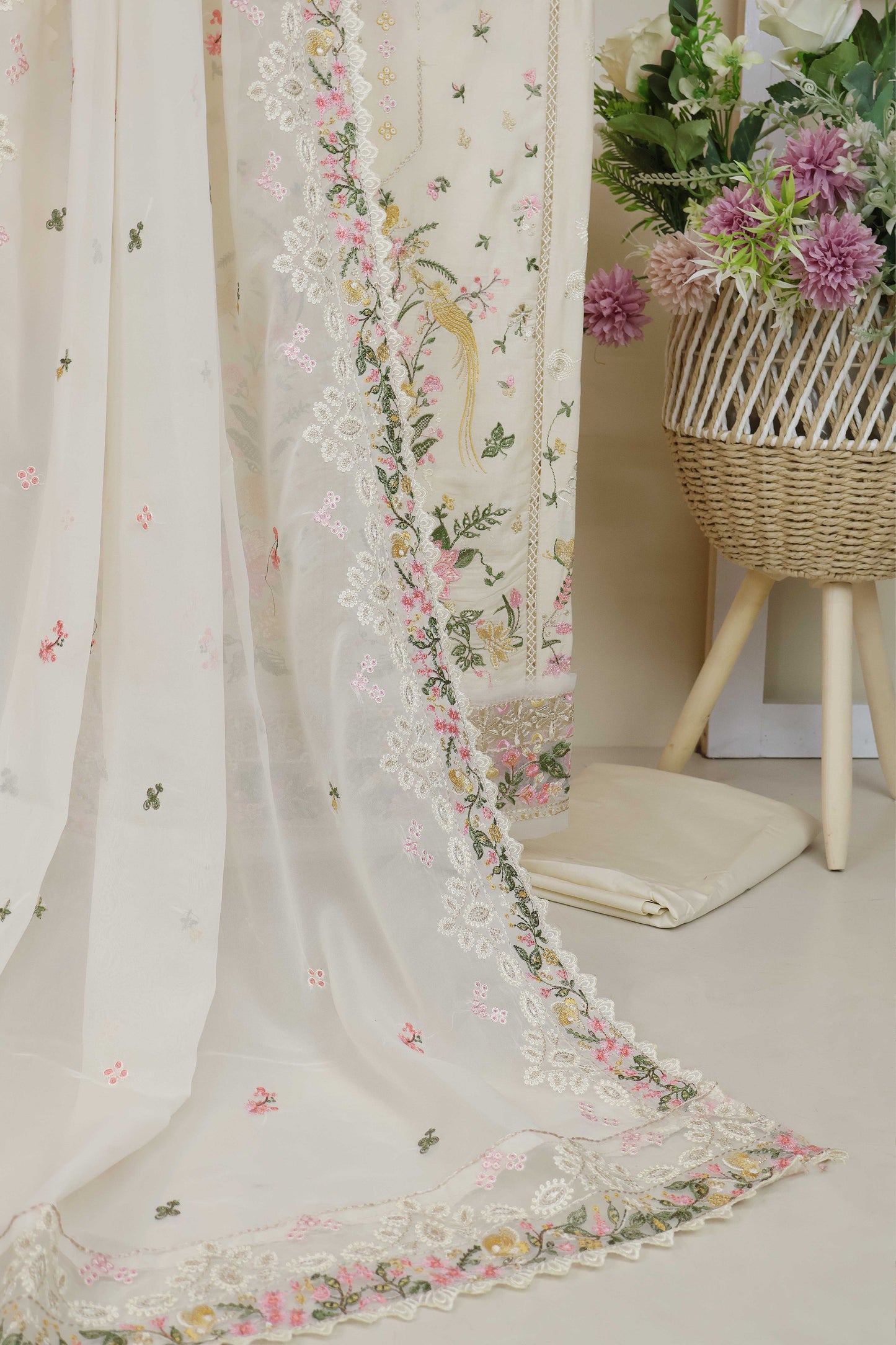 Luxury Lawn Embroidered Suit ELHA41