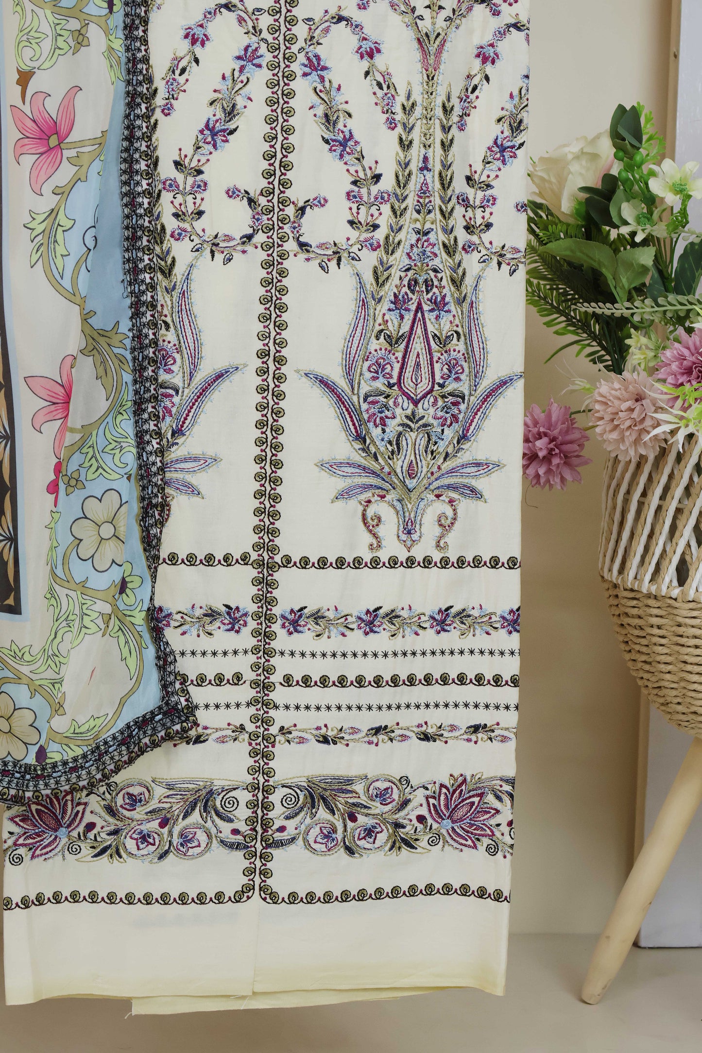 Luxury Lawn Embroidered Suit ELHA40