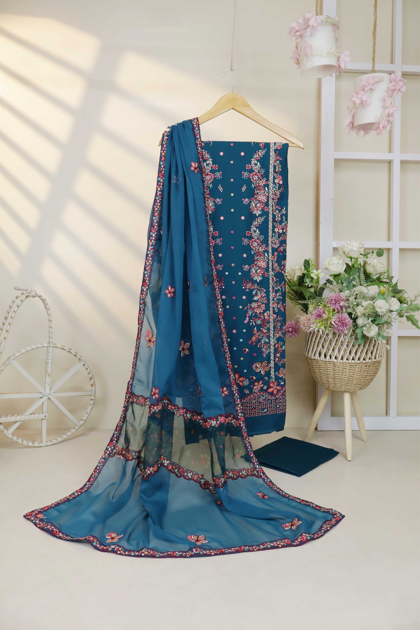 Luxury Lawn Embroidered Suit ELHA39