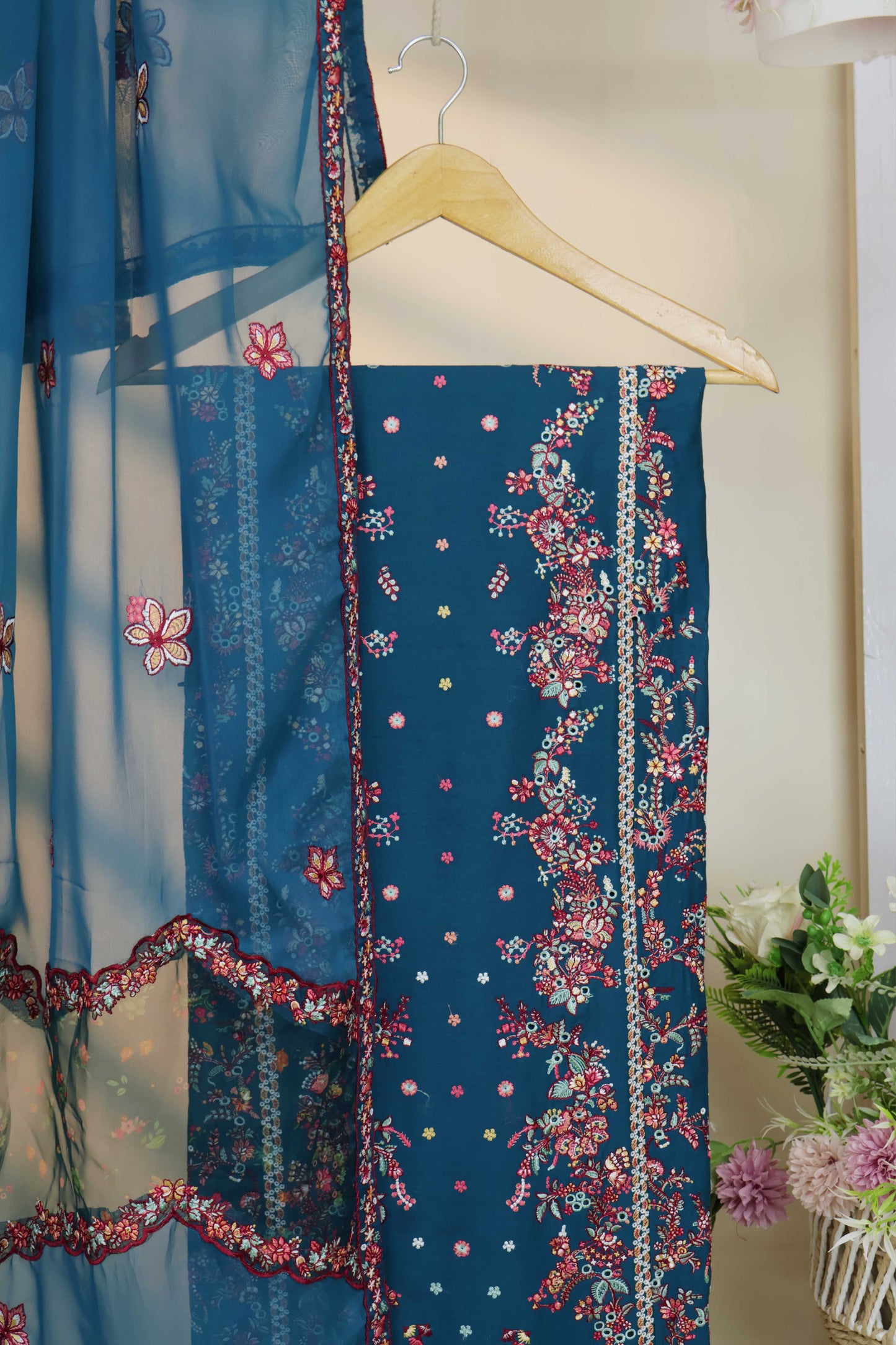 Luxury Lawn Embroidered Suit ELHA39