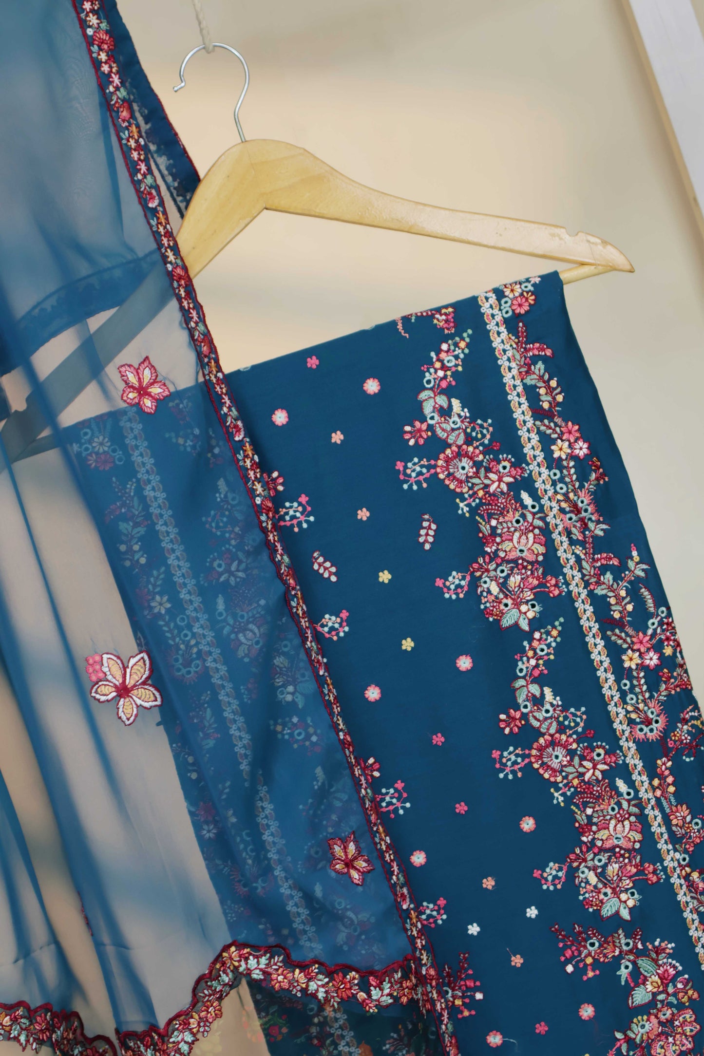 Luxury Lawn Embroidered Suit ELHA39