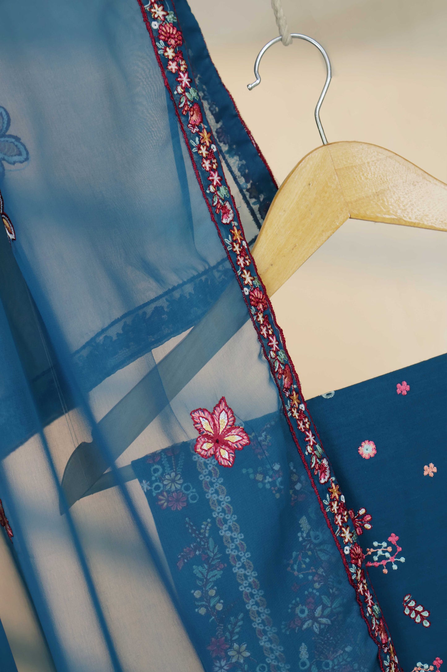 Luxury Lawn Embroidered Suit ELHA39