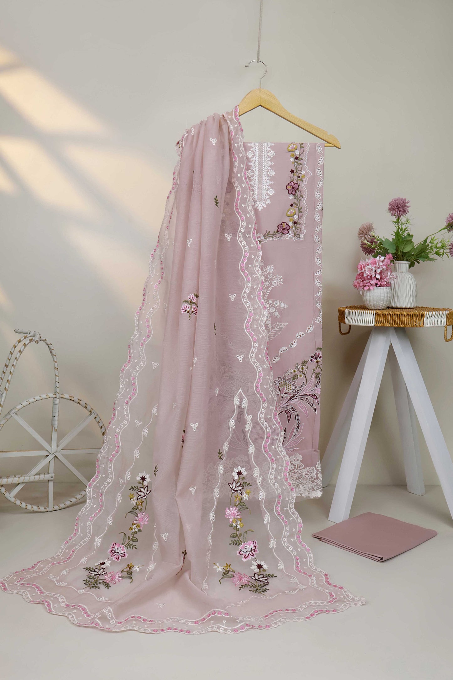 Luxury Lawn Embroidered Suit ELHA54